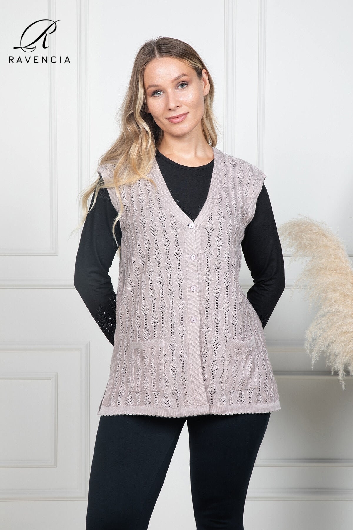 Kadın İnce Orta Yaş Ve Üzeri Triko Örgü Düğmeli Anne Yelek