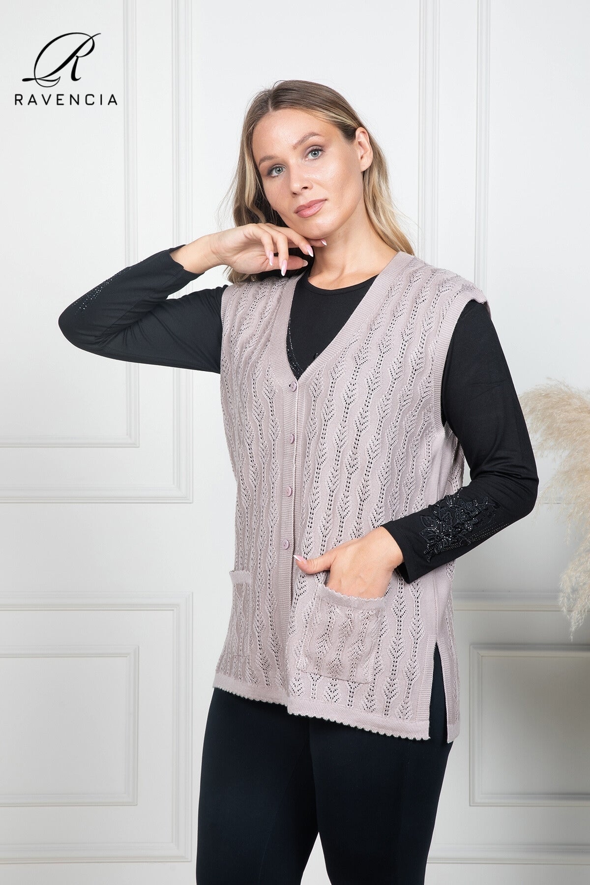 Kadın İnce Orta Yaş Ve Üzeri Triko Örgü Düğmeli Anne Yelek