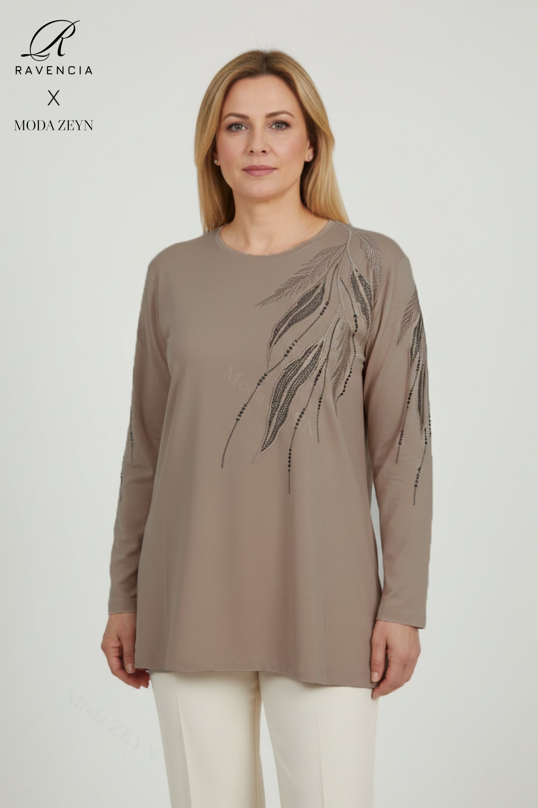 Kadın Yaprak Desenli Taşlı Yırtmaçlı Nakış İşlemeli Likralı Viskon Anne Penye Bluz