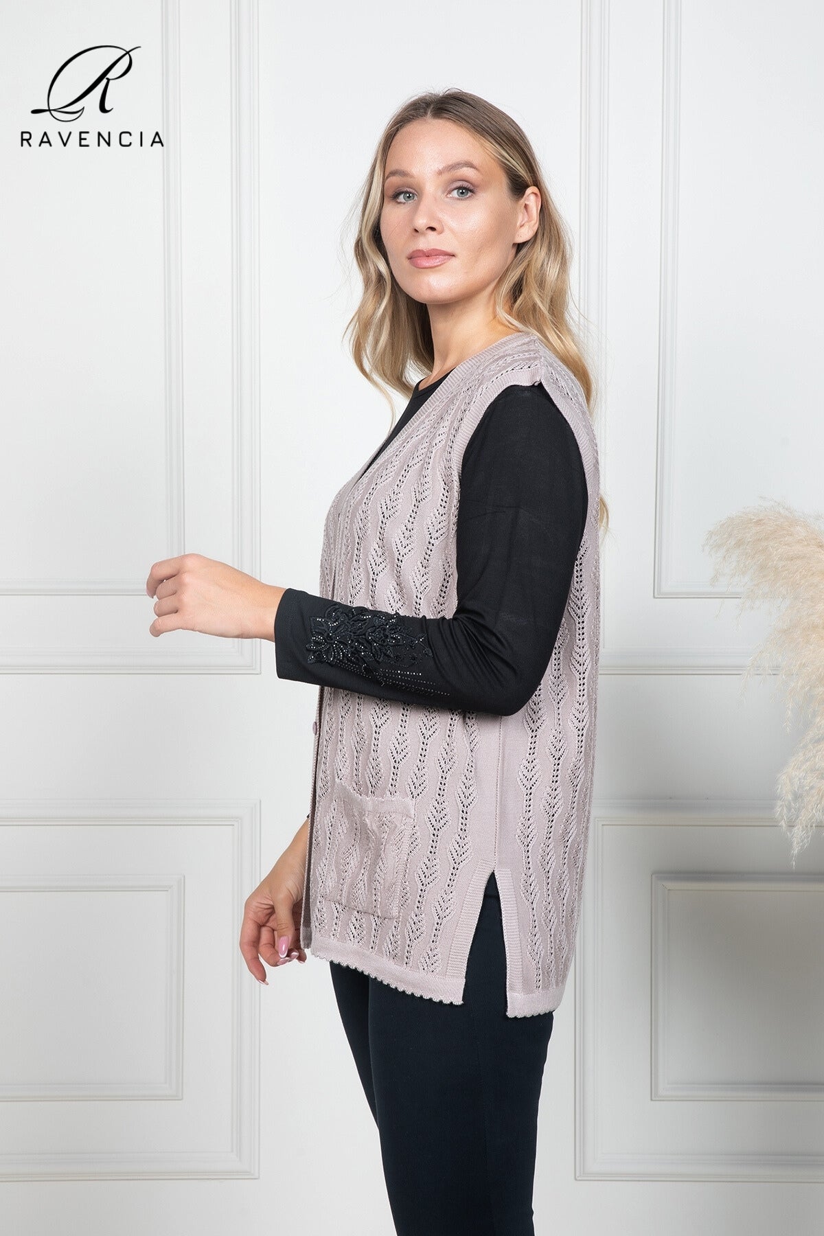 Kadın İnce Orta Yaş Ve Üzeri Triko Örgü Düğmeli Anne Yelek