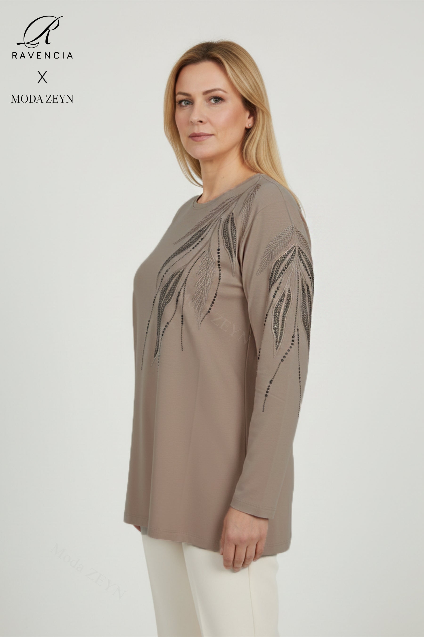 Kadın Yaprak Desenli Taşlı Yırtmaçlı Nakış İşlemeli Likralı Viskon Anne Penye Bluz