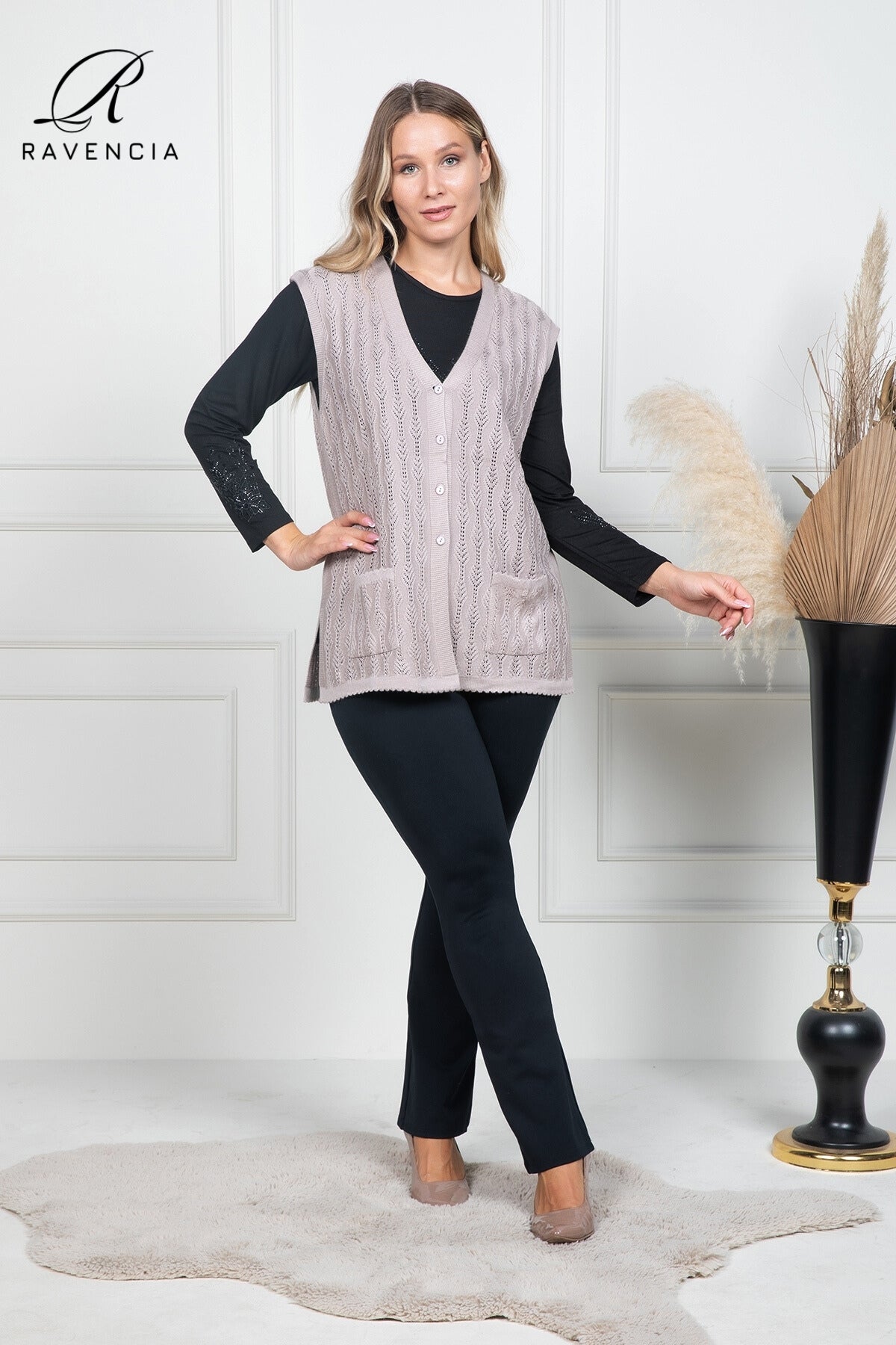 Kadın İnce Orta Yaş Ve Üzeri Triko Örgü Düğmeli Anne Yelek