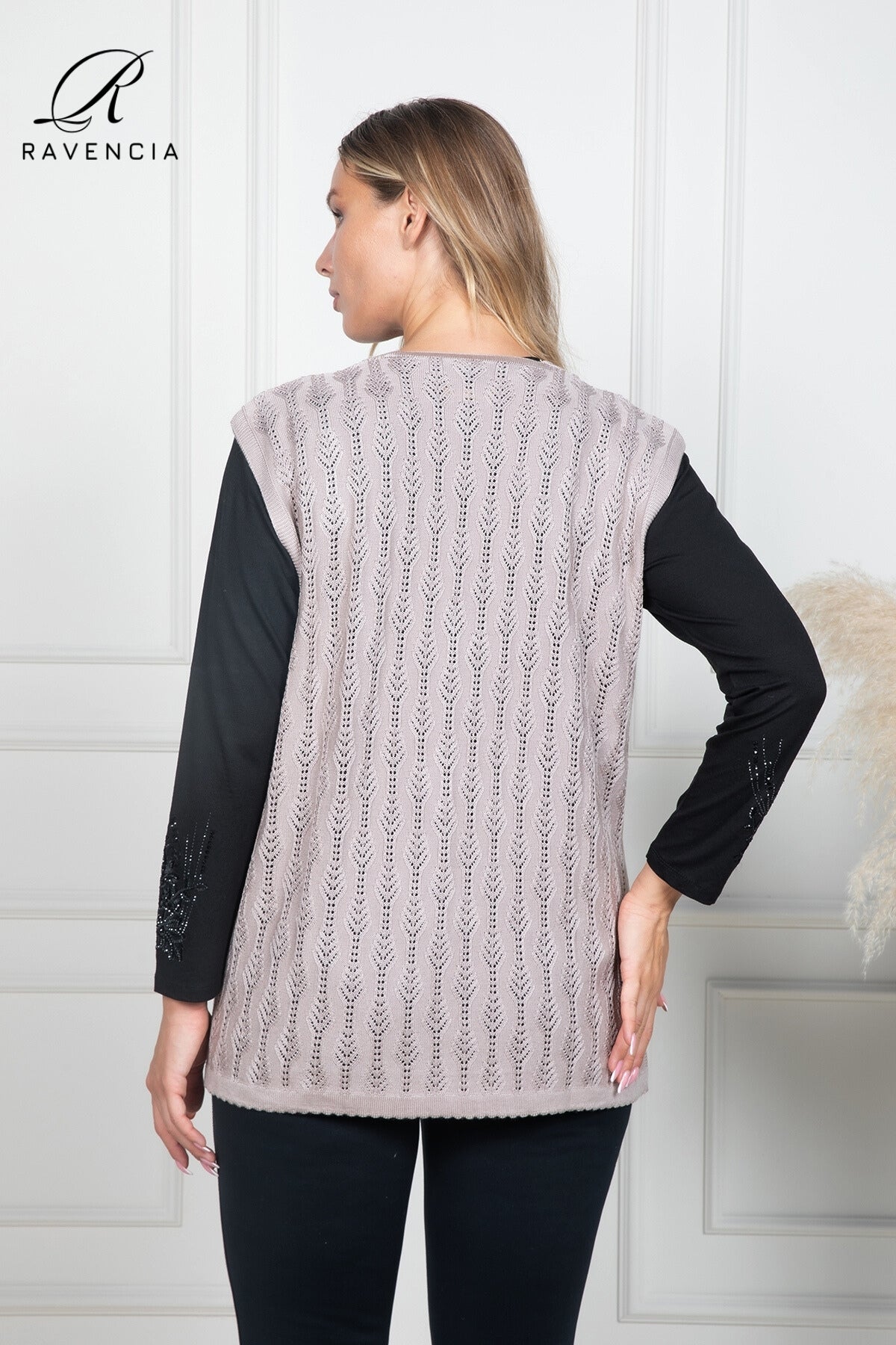 Kadın İnce Orta Yaş Ve Üzeri Triko Örgü Düğmeli Anne Yelek