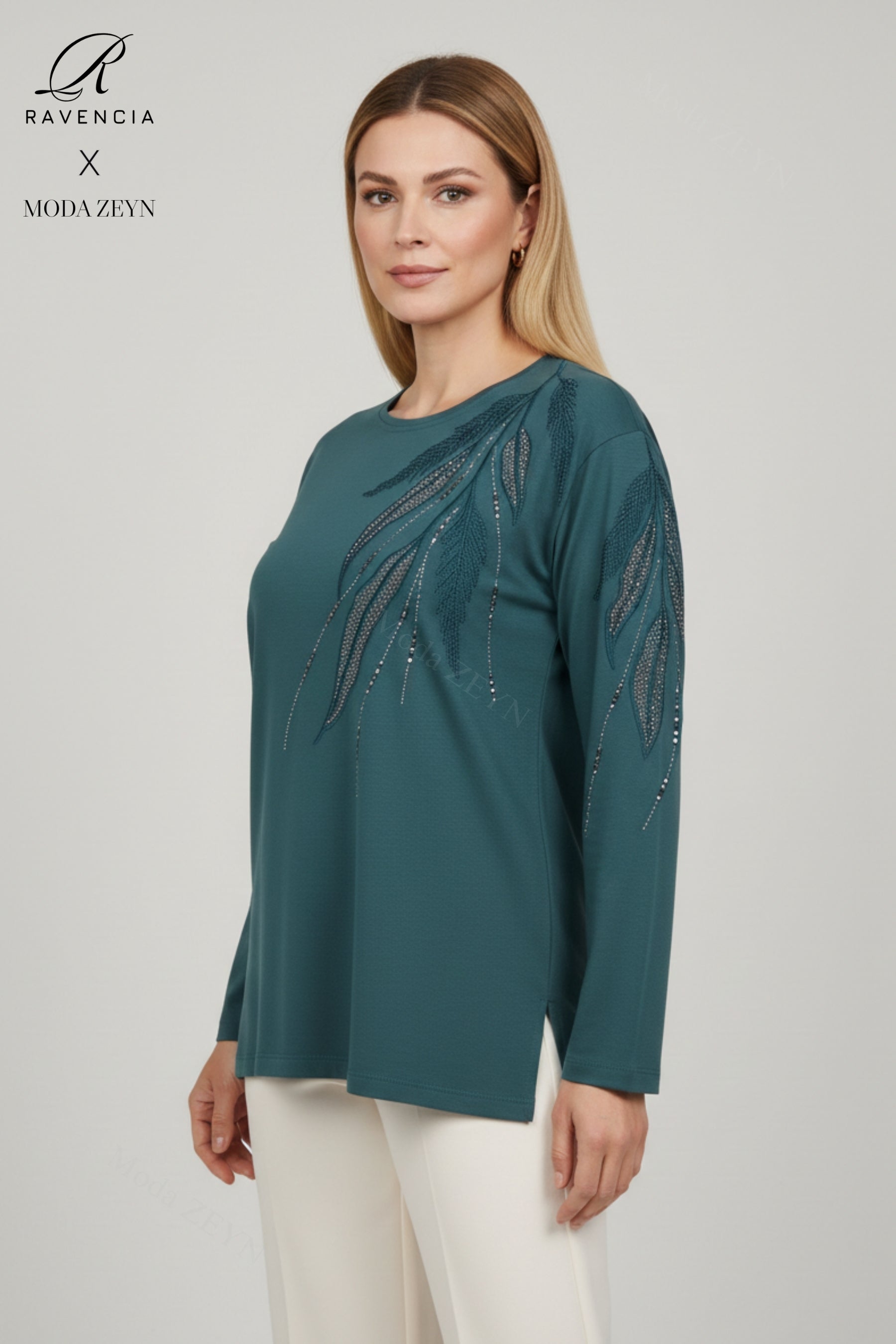 Kadın Yaprak Desenli Taşlı Yırtmaçlı Nakış İşlemeli Likralı Viskon Anne Penye Bluz