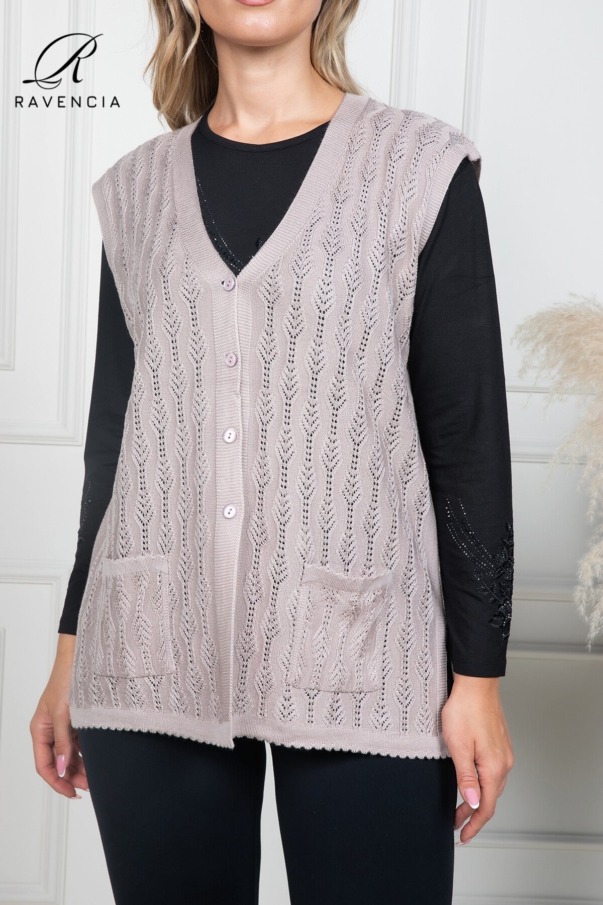 Kadın İnce Orta Yaş Ve Üzeri Triko Örgü Düğmeli Anne Yelek