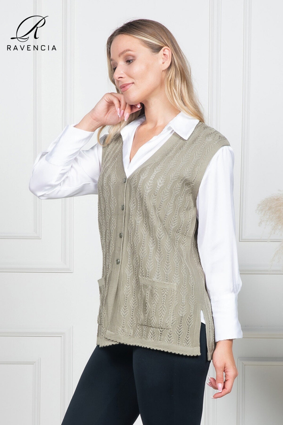 Kadın İnce Orta Yaş Ve Üzeri Triko Örgü Düğmeli Anne Yelek