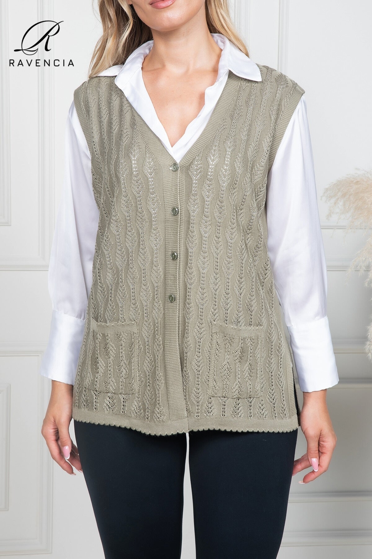 Kadın İnce Orta Yaş Ve Üzeri Triko Örgü Düğmeli Anne Yelek