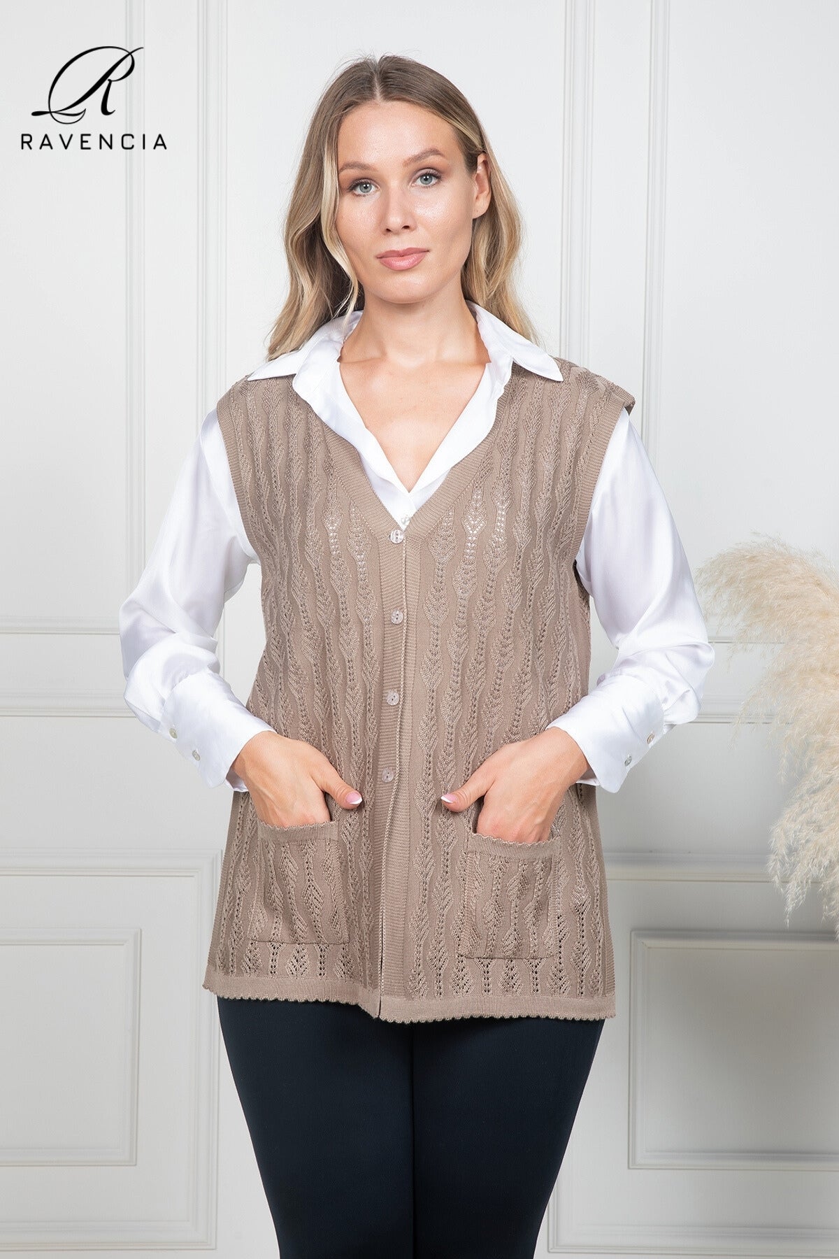 Kadın İnce Orta Yaş Ve Üzeri Triko Örgü Düğmeli Anne Yelek