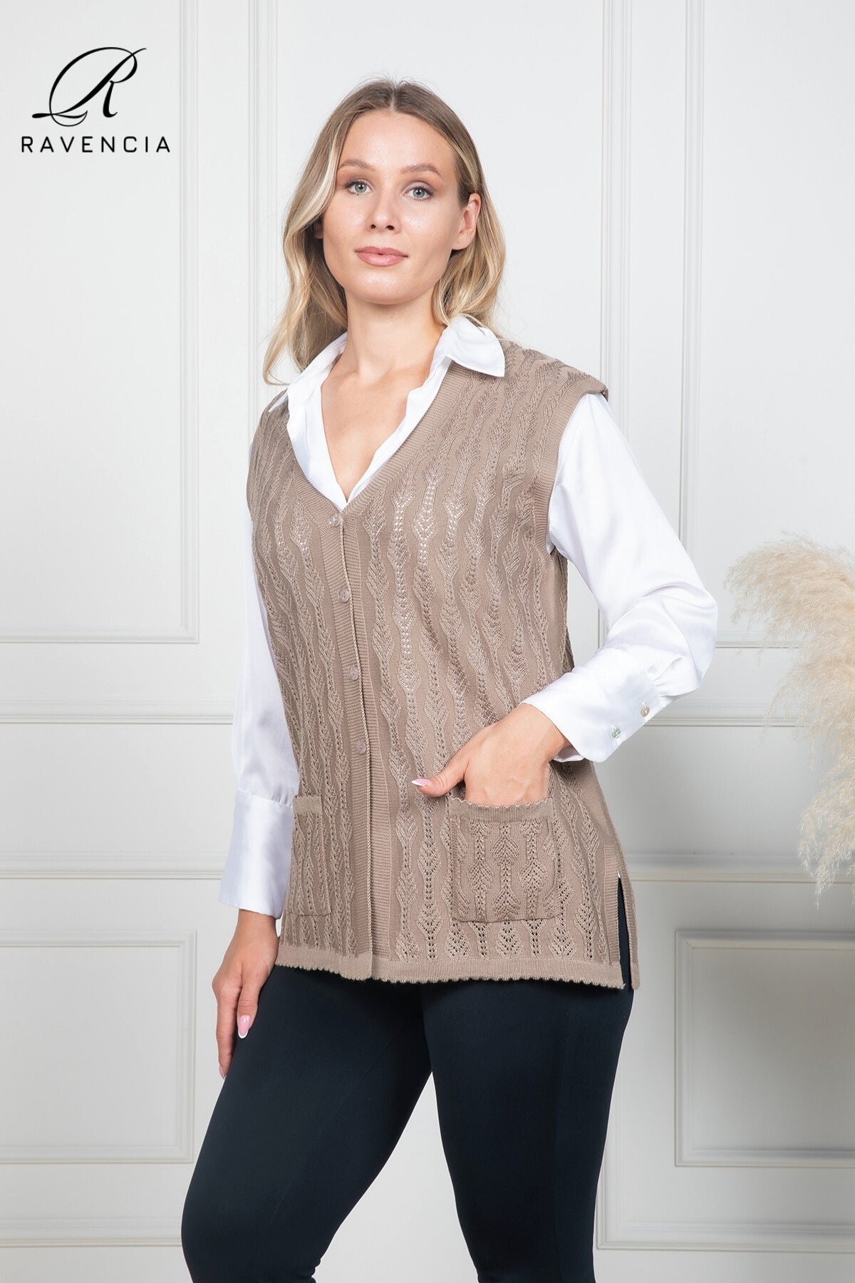 Kadın İnce Orta Yaş Ve Üzeri Triko Örgü Düğmeli Anne Yelek