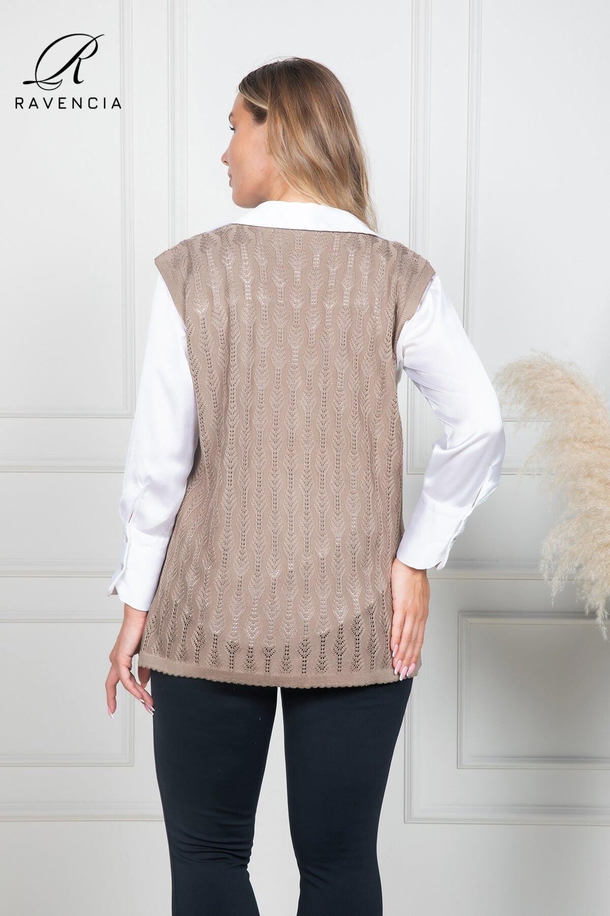 Kadın İnce Orta Yaş Ve Üzeri Triko Örgü Düğmeli Anne Yelek