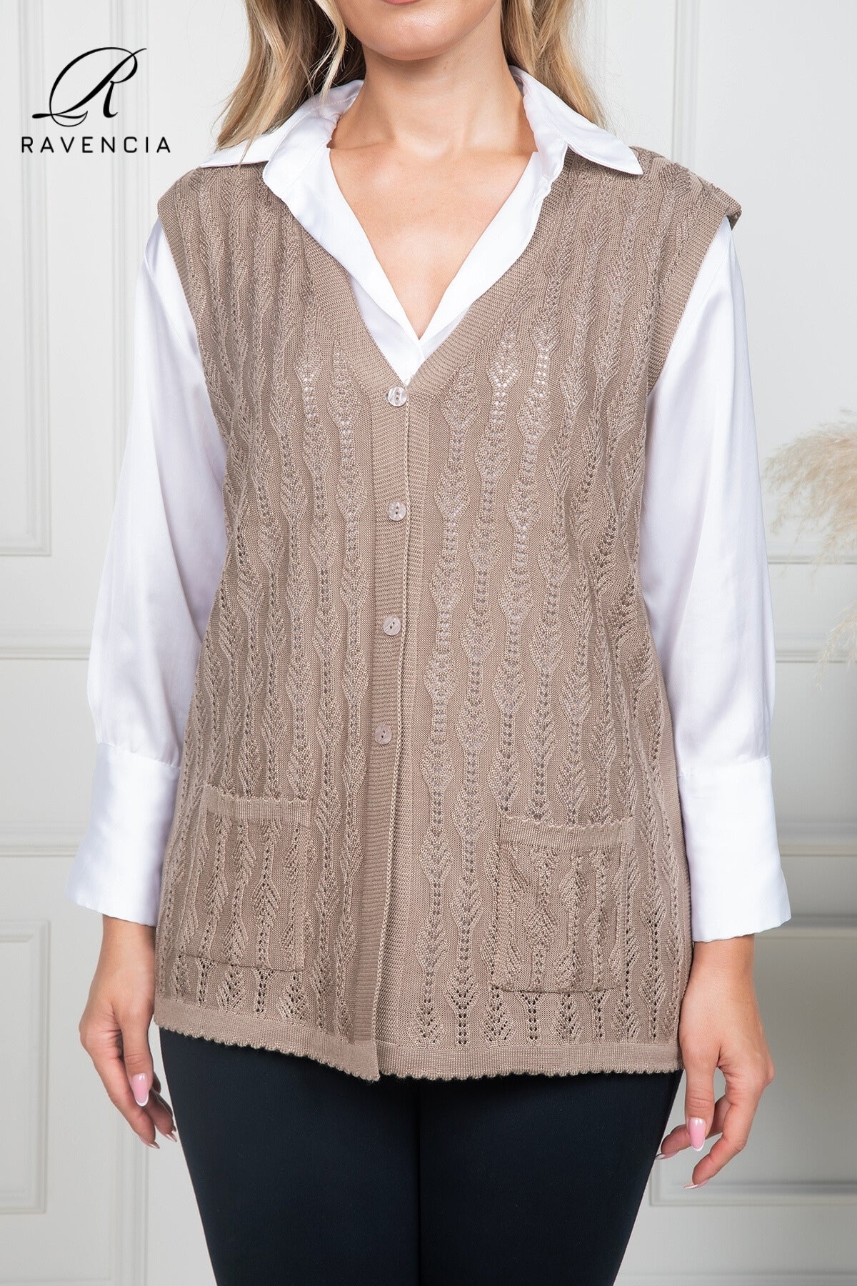 Kadın İnce Orta Yaş Ve Üzeri Triko Örgü Düğmeli Anne Yelek