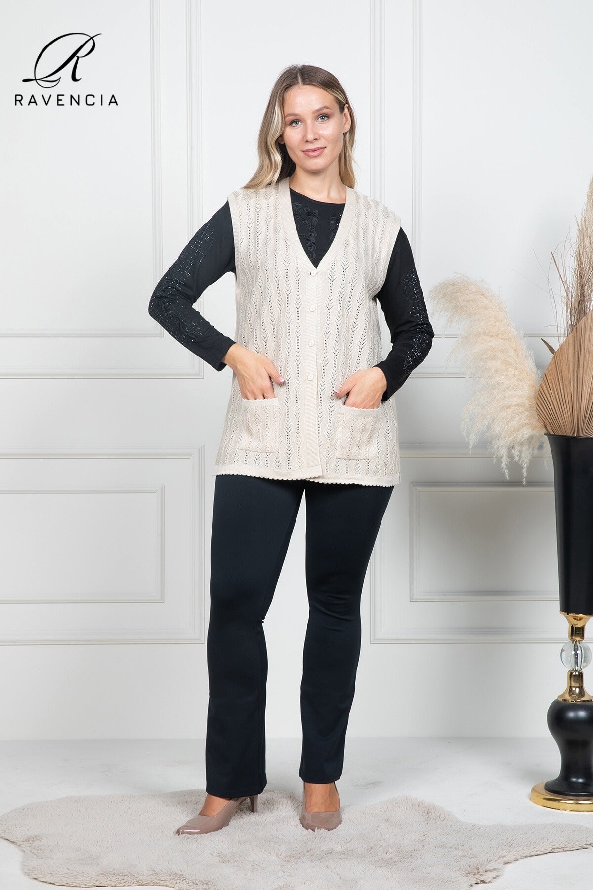 Kadın İnce Orta Yaş Ve Üzeri Triko Örgü Düğmeli Anne Yelek