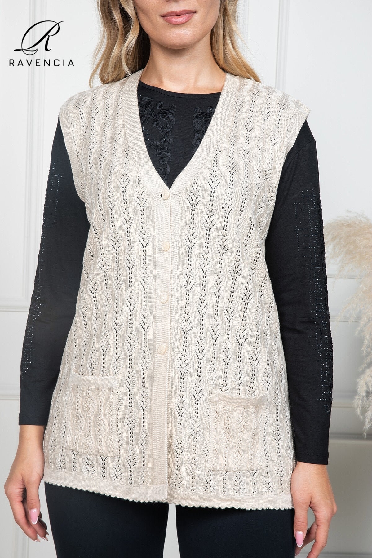 Kadın İnce Orta Yaş Ve Üzeri Triko Örgü Düğmeli Anne Yelek