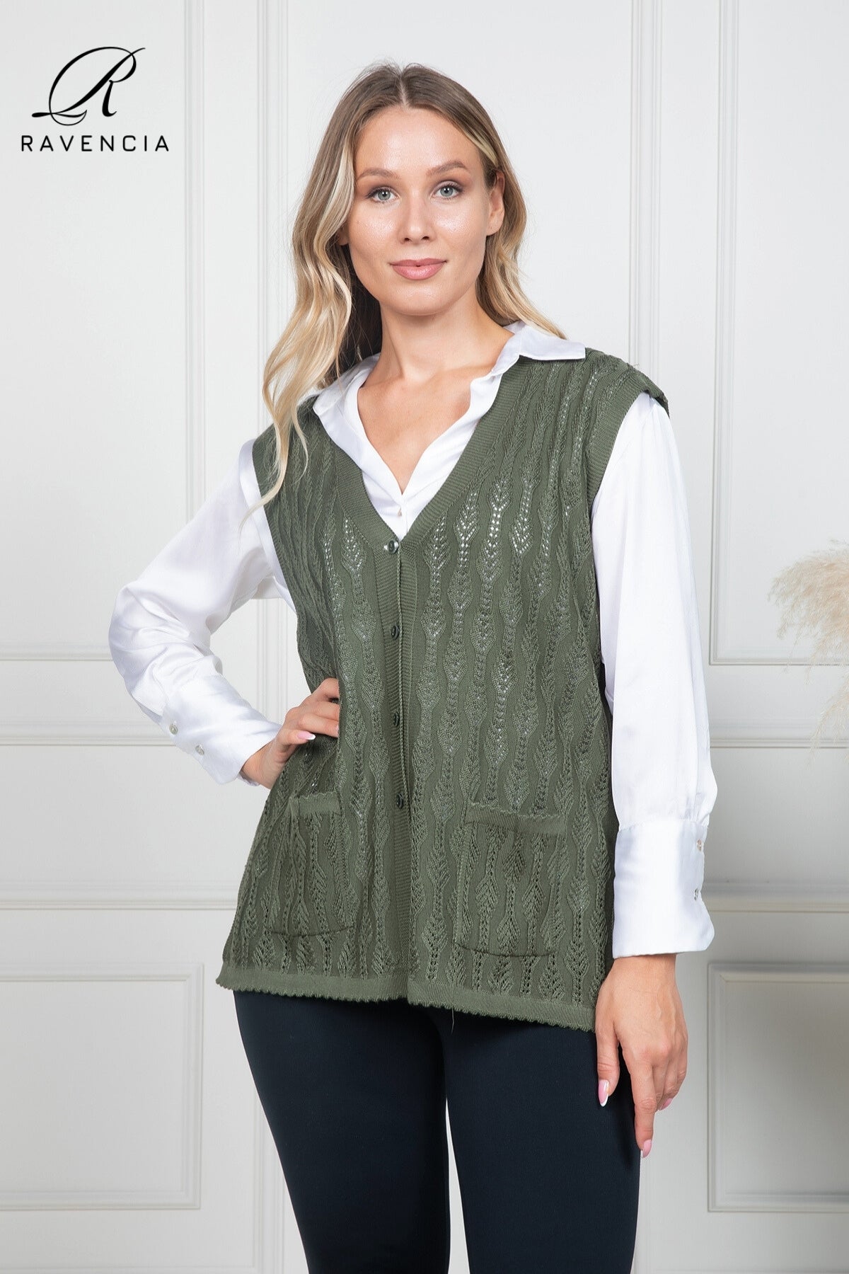 Kadın İnce Orta Yaş Ve Üzeri Triko Örgü Düğmeli Anne Yelek