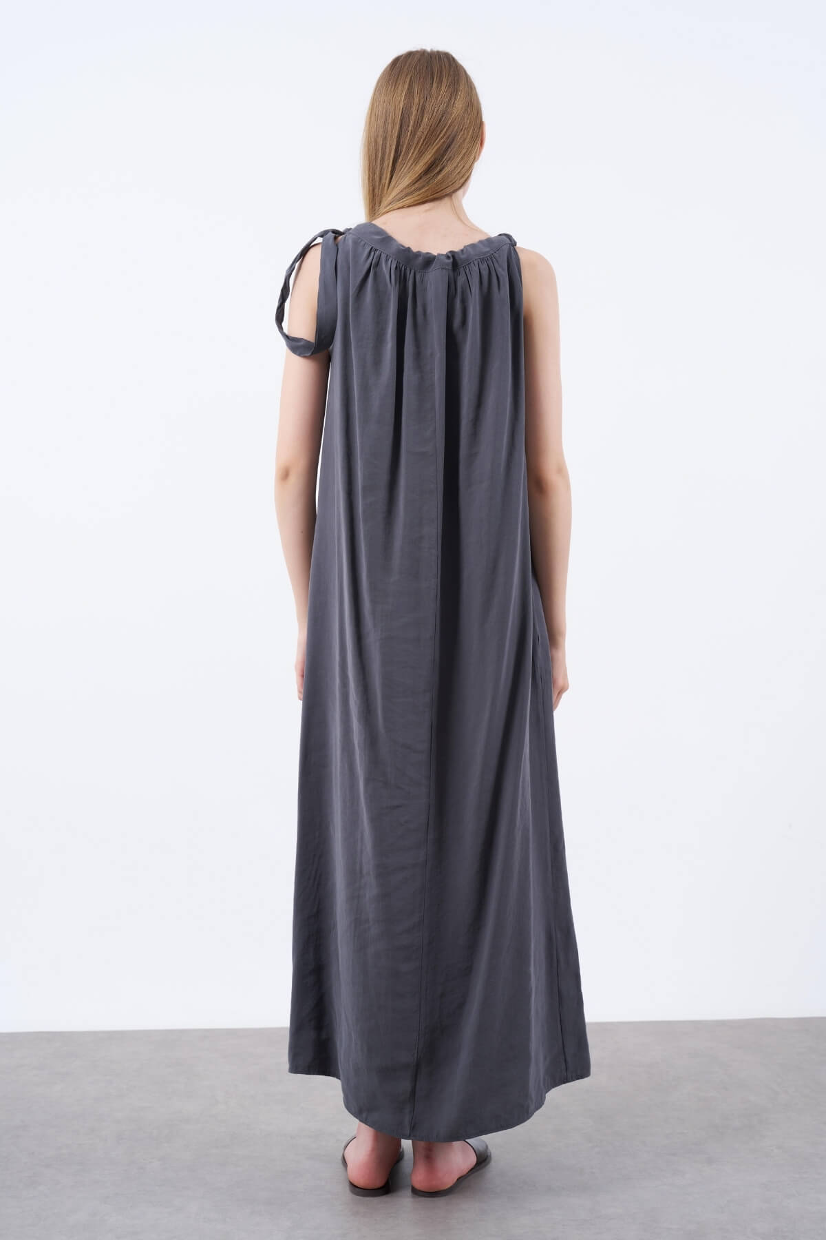 Kadın Omuzdan Bağlamalı Elbise