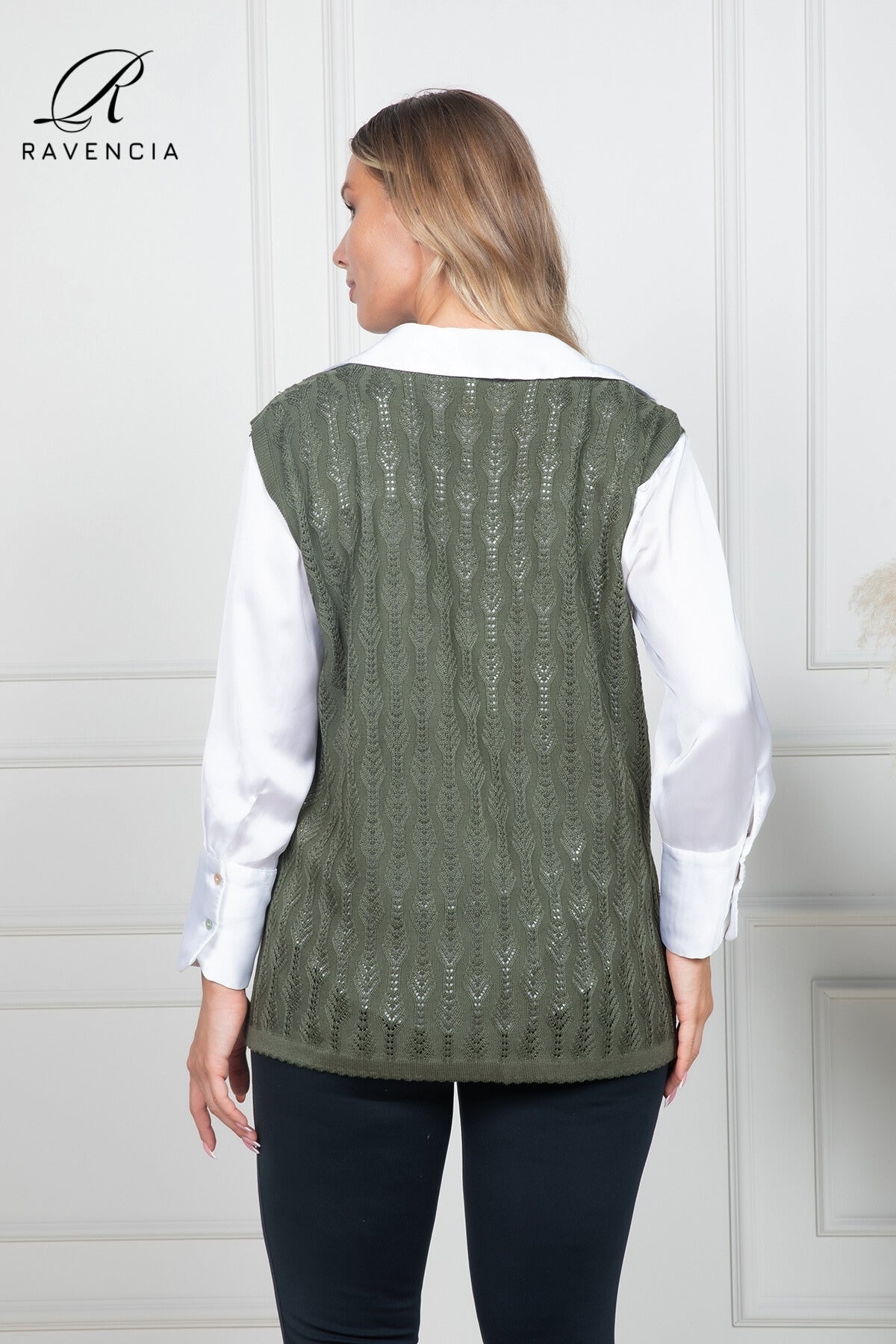 Kadın İnce Orta Yaş Ve Üzeri Triko Örgü Düğmeli Anne Yelek