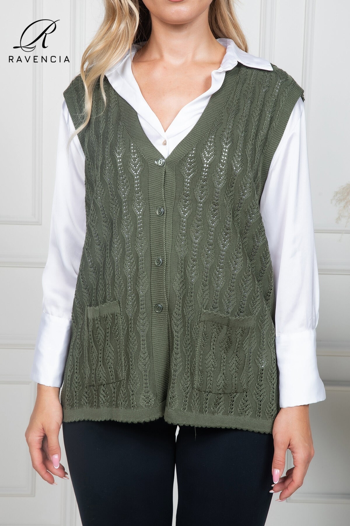 Kadın İnce Orta Yaş Ve Üzeri Triko Örgü Düğmeli Anne Yelek