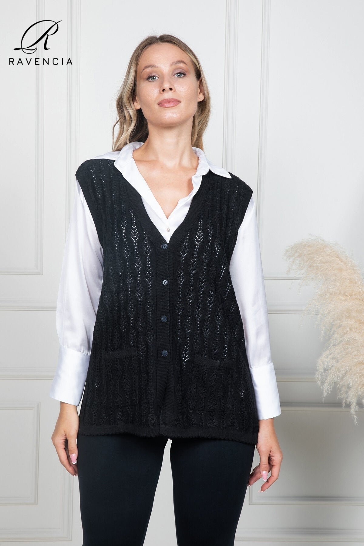 Kadın İnce Orta Yaş Ve Üzeri Triko Örgü Düğmeli Anne Yelek