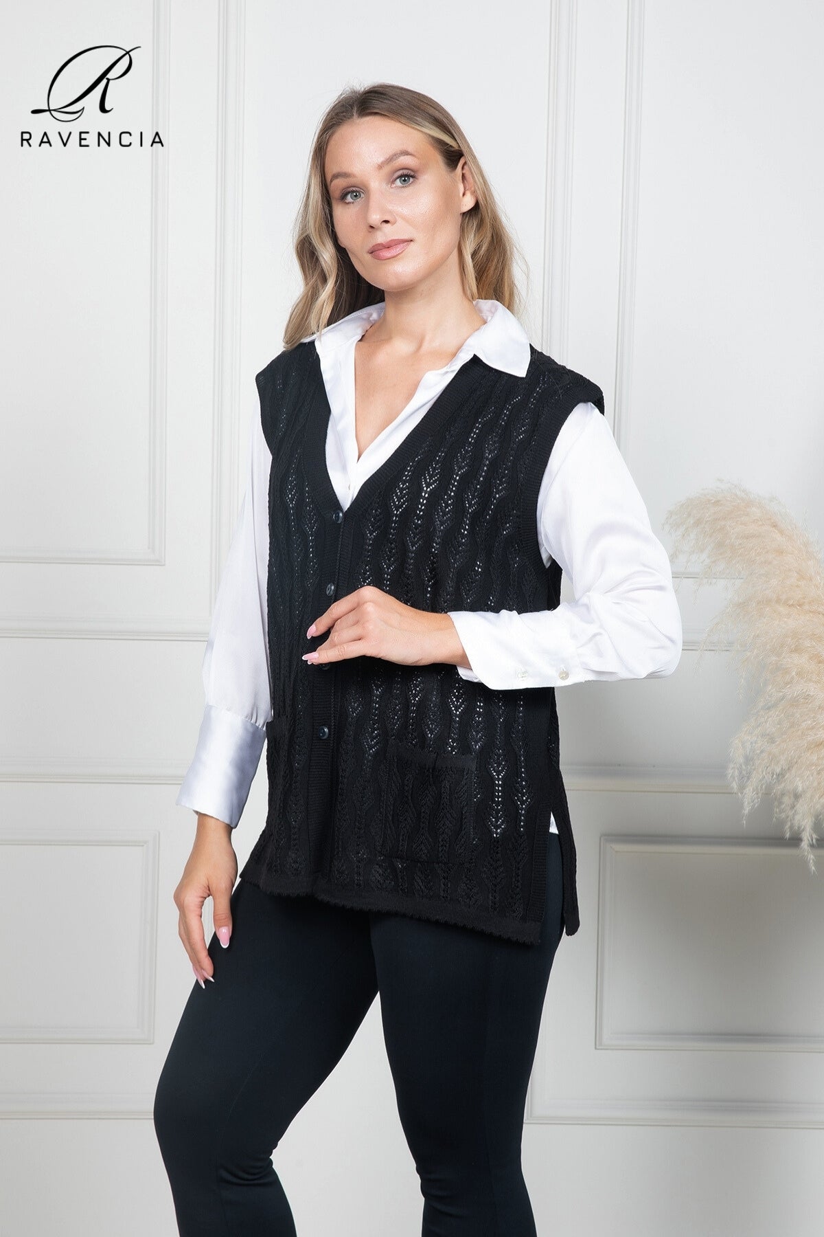 Kadın İnce Orta Yaş Ve Üzeri Triko Örgü Düğmeli Anne Yelek