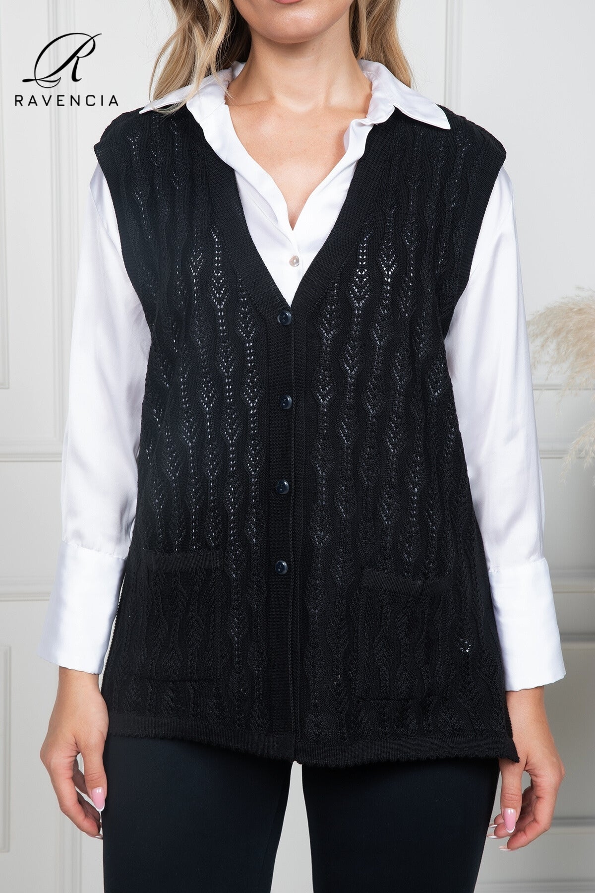 Kadın İnce Orta Yaş Ve Üzeri Triko Örgü Düğmeli Anne Yelek