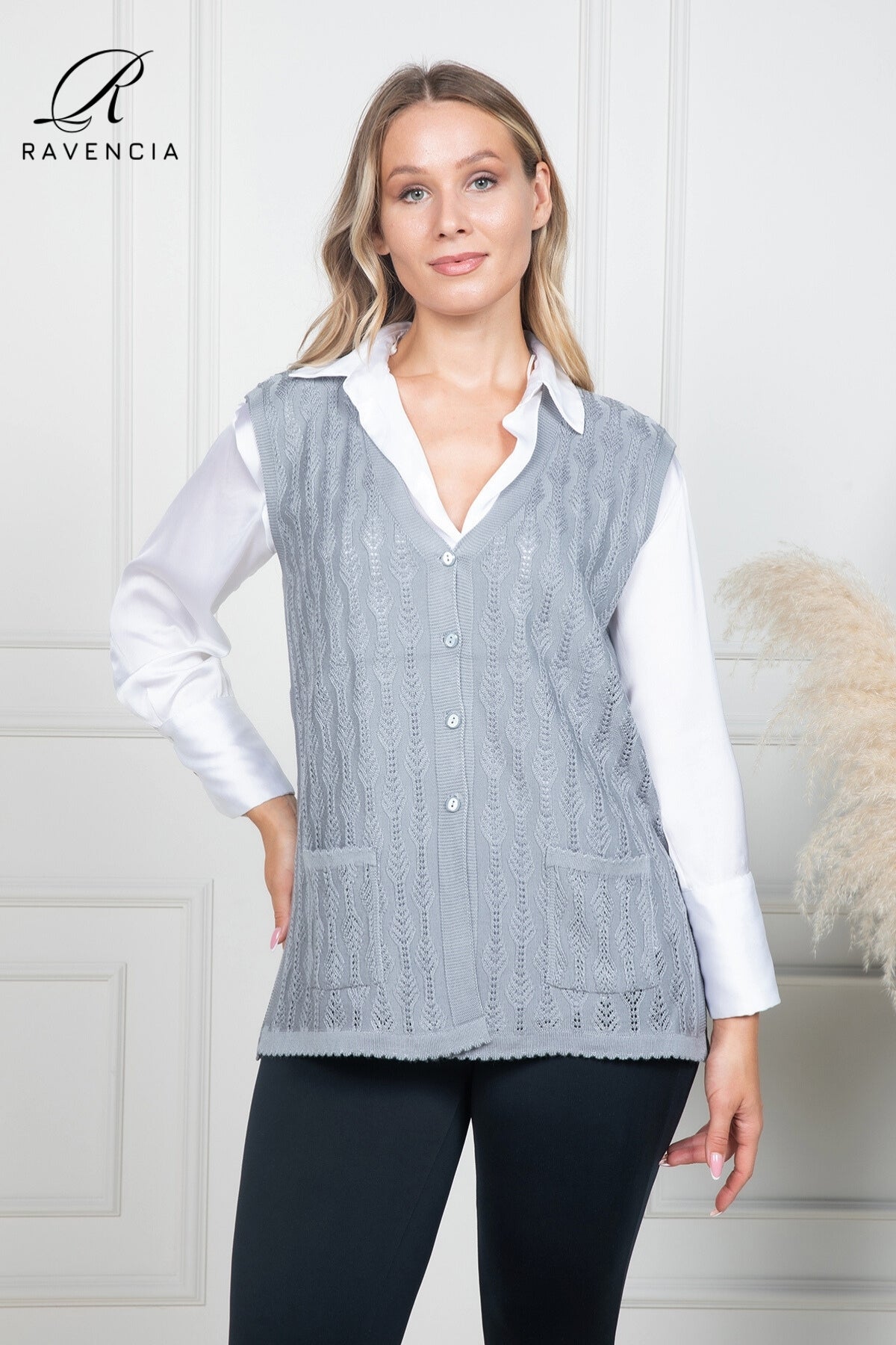 Kadın İnce Orta Yaş Ve Üzeri Triko Örgü Düğmeli Anne Yelek