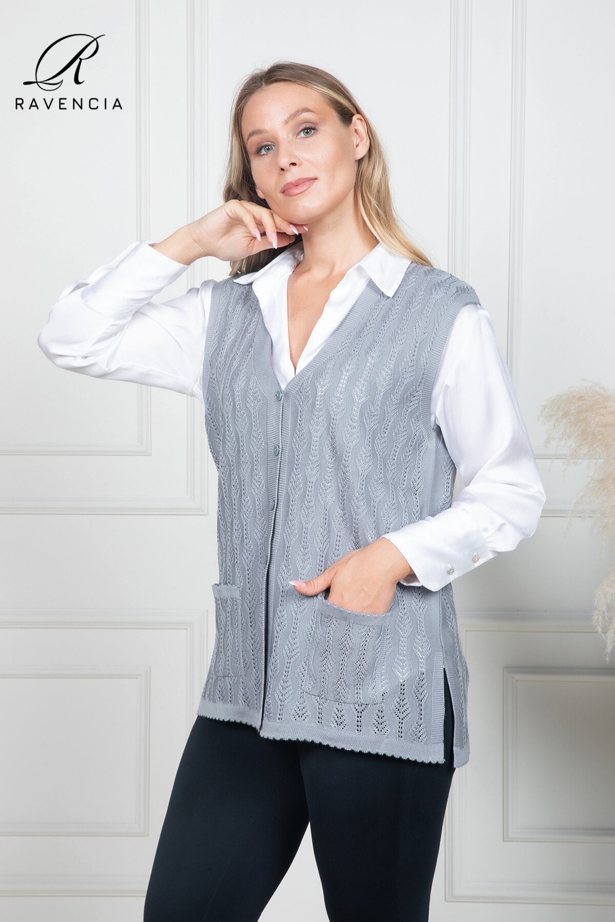 Kadın İnce Orta Yaş Ve Üzeri Triko Örgü Düğmeli Anne Yelek