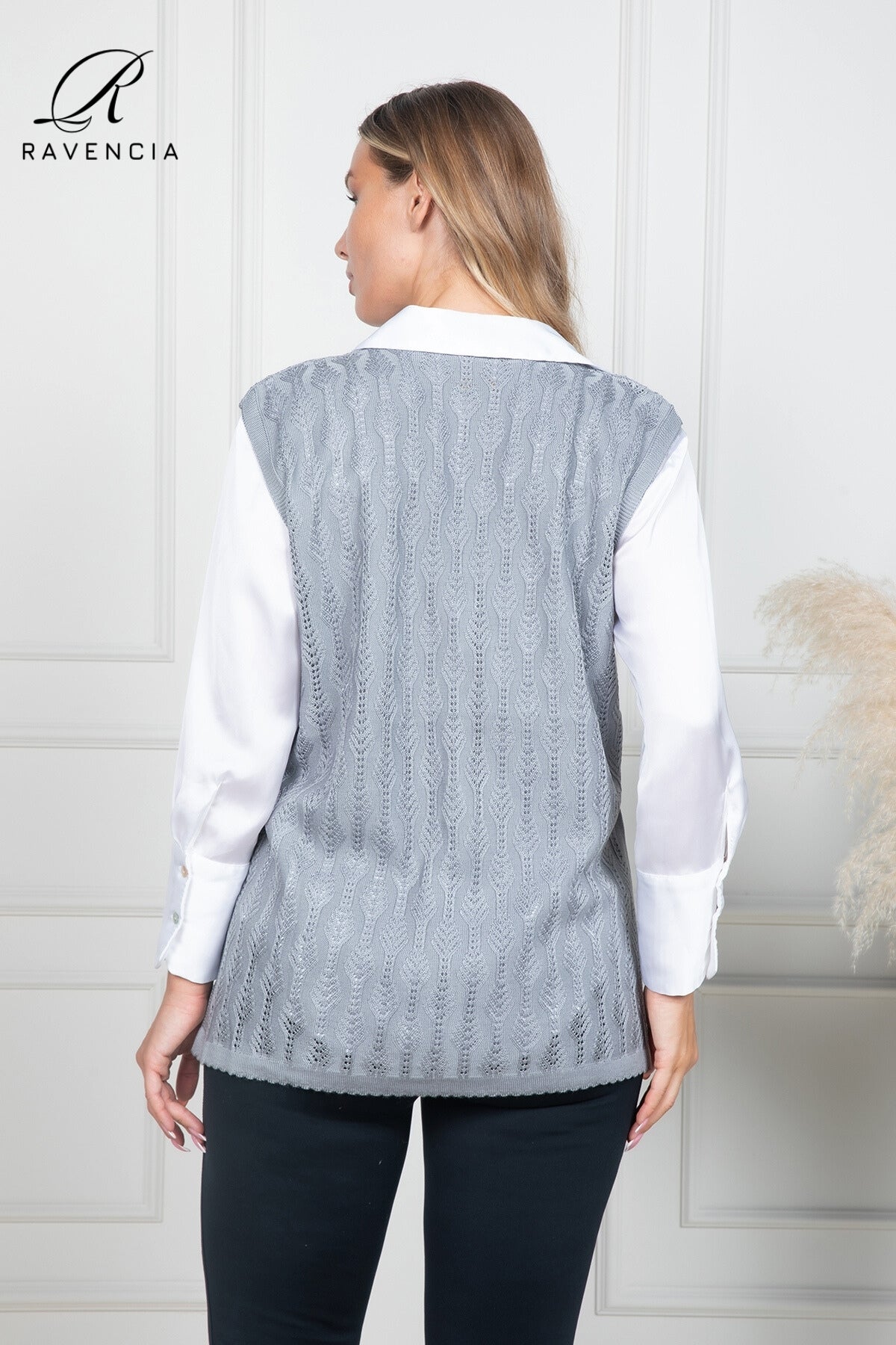 Kadın İnce Orta Yaş Ve Üzeri Triko Örgü Düğmeli Anne Yelek