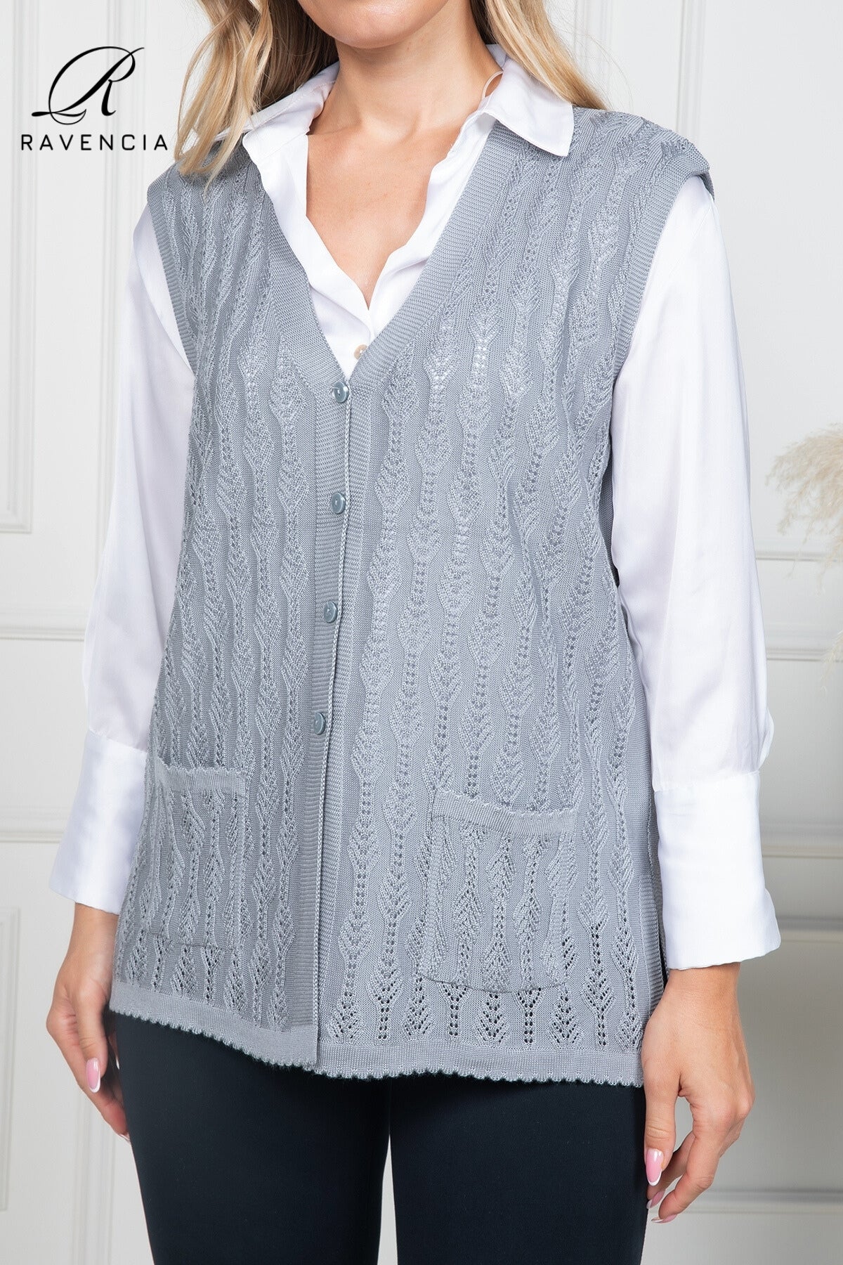 Kadın İnce Orta Yaş Ve Üzeri Triko Örgü Düğmeli Anne Yelek