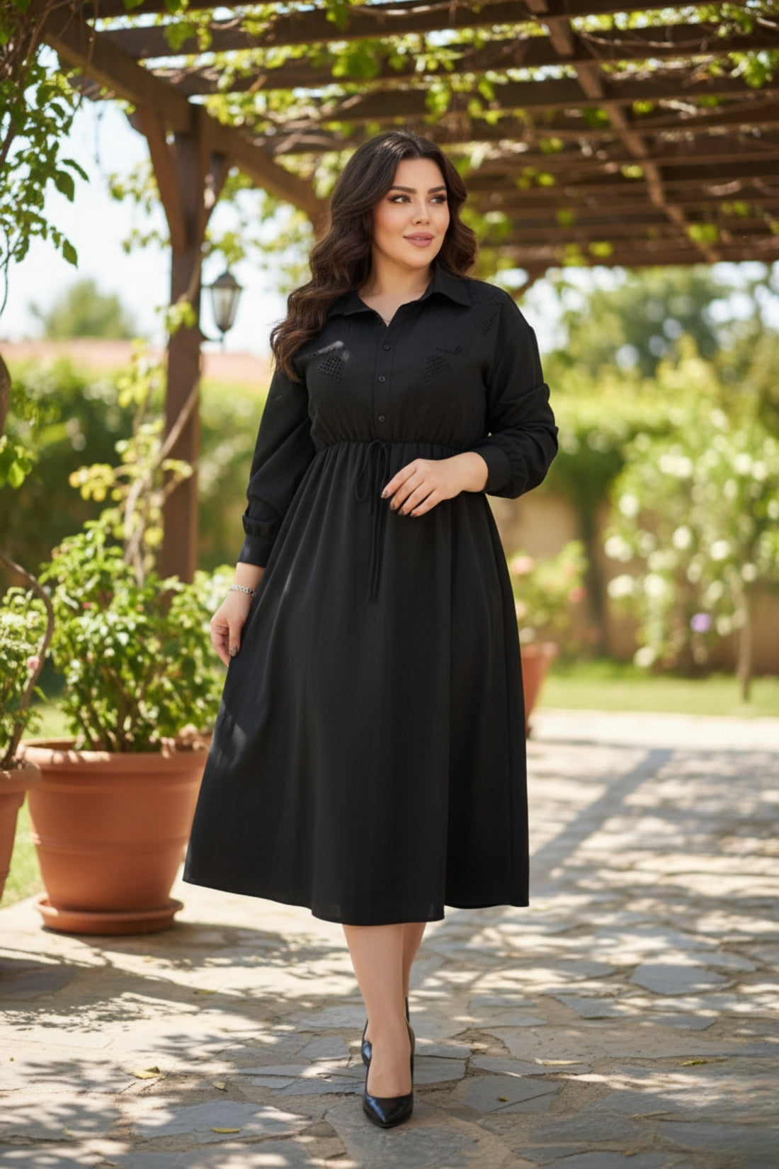 Kadın Siyah Ajur Nakışlı Kiloş Polo Yaka Düğmeli Elbise