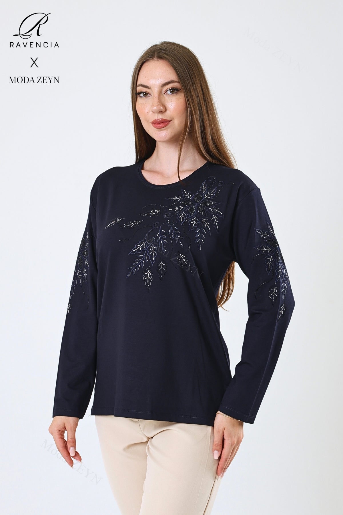 Kadın Çiçek Desenli Taşlı Işlemeli Yırtmaçlı Likralı Viskon Anne Penye Bluz