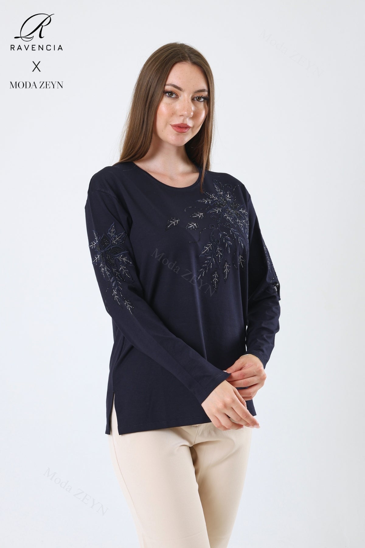 Kadın Çiçek Desenli Taşlı Işlemeli Yırtmaçlı Likralı Viskon Anne Penye Bluz