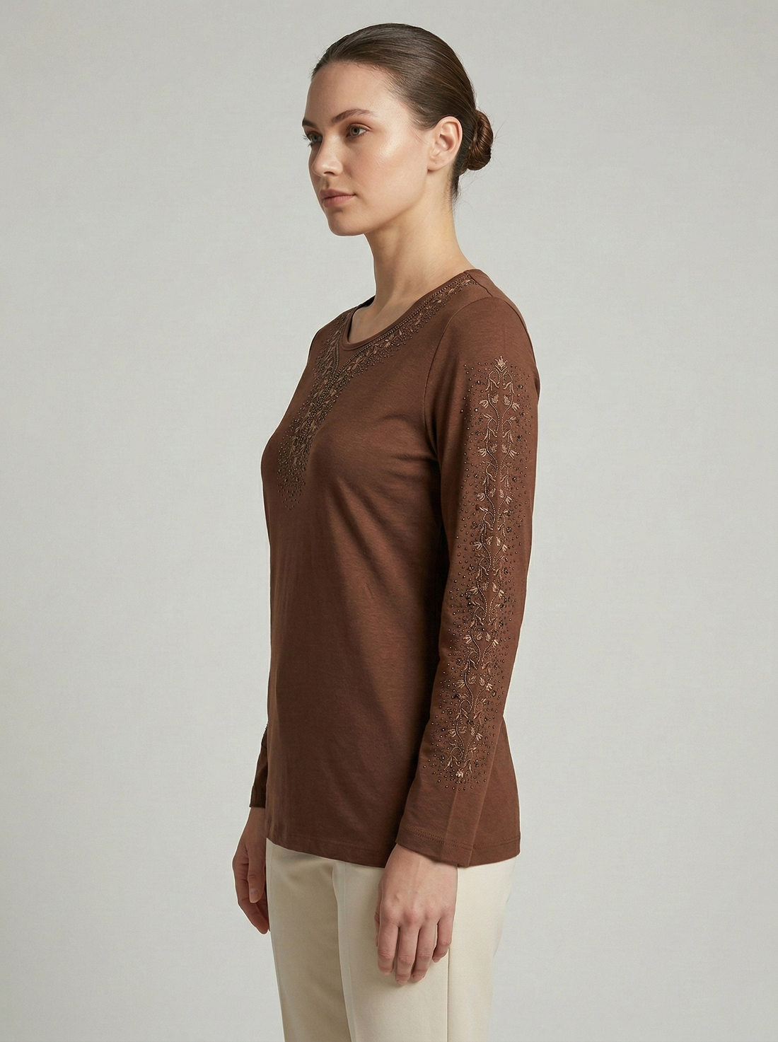 Kadın Şerit Çiçek Desen Taşlı Işlemeli Yırtmaçlı Likralı Viskon Anne Penye Bluz