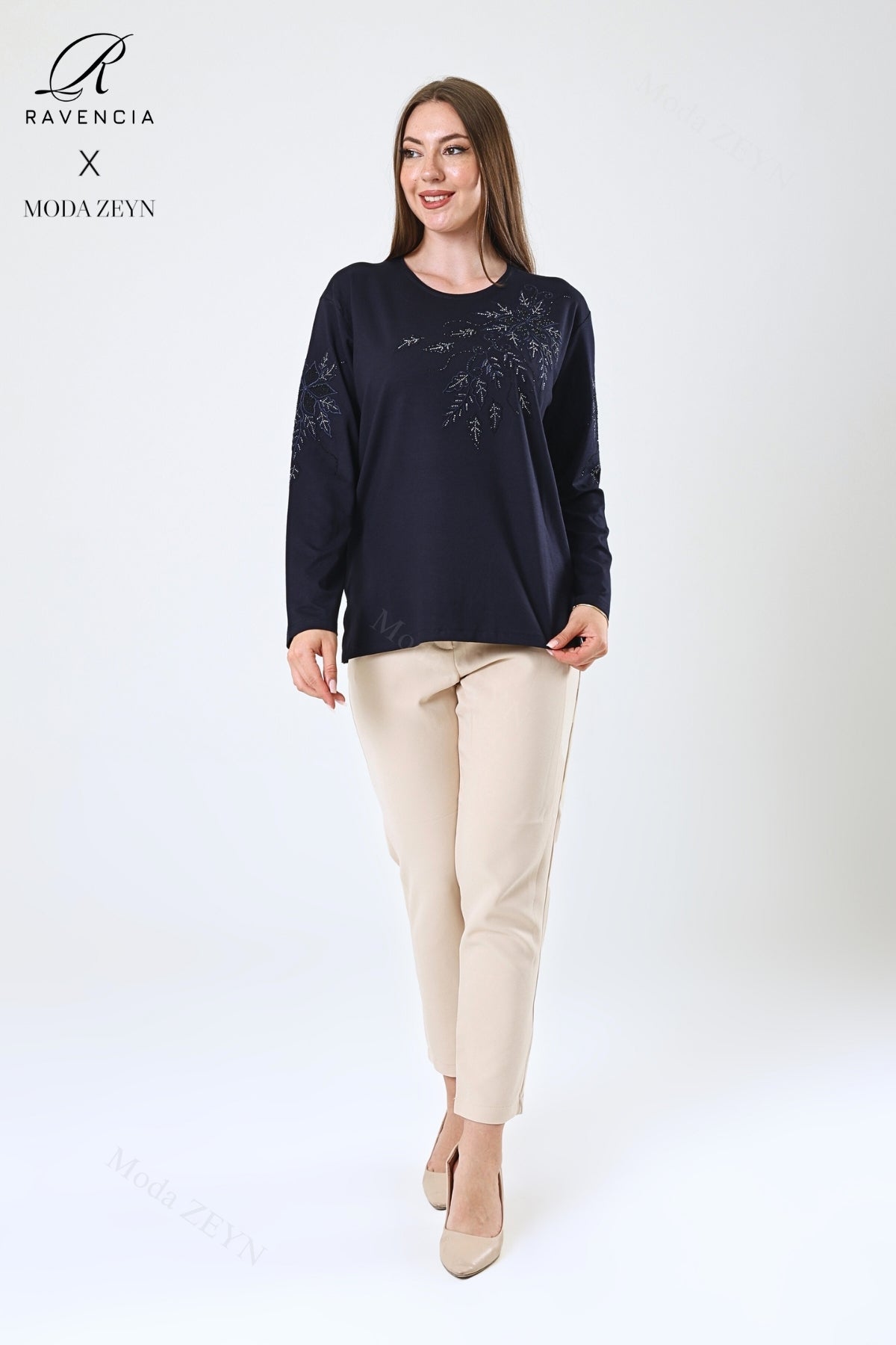 Kadın Çiçek Desenli Taşlı Işlemeli Yırtmaçlı Likralı Viskon Anne Penye Bluz