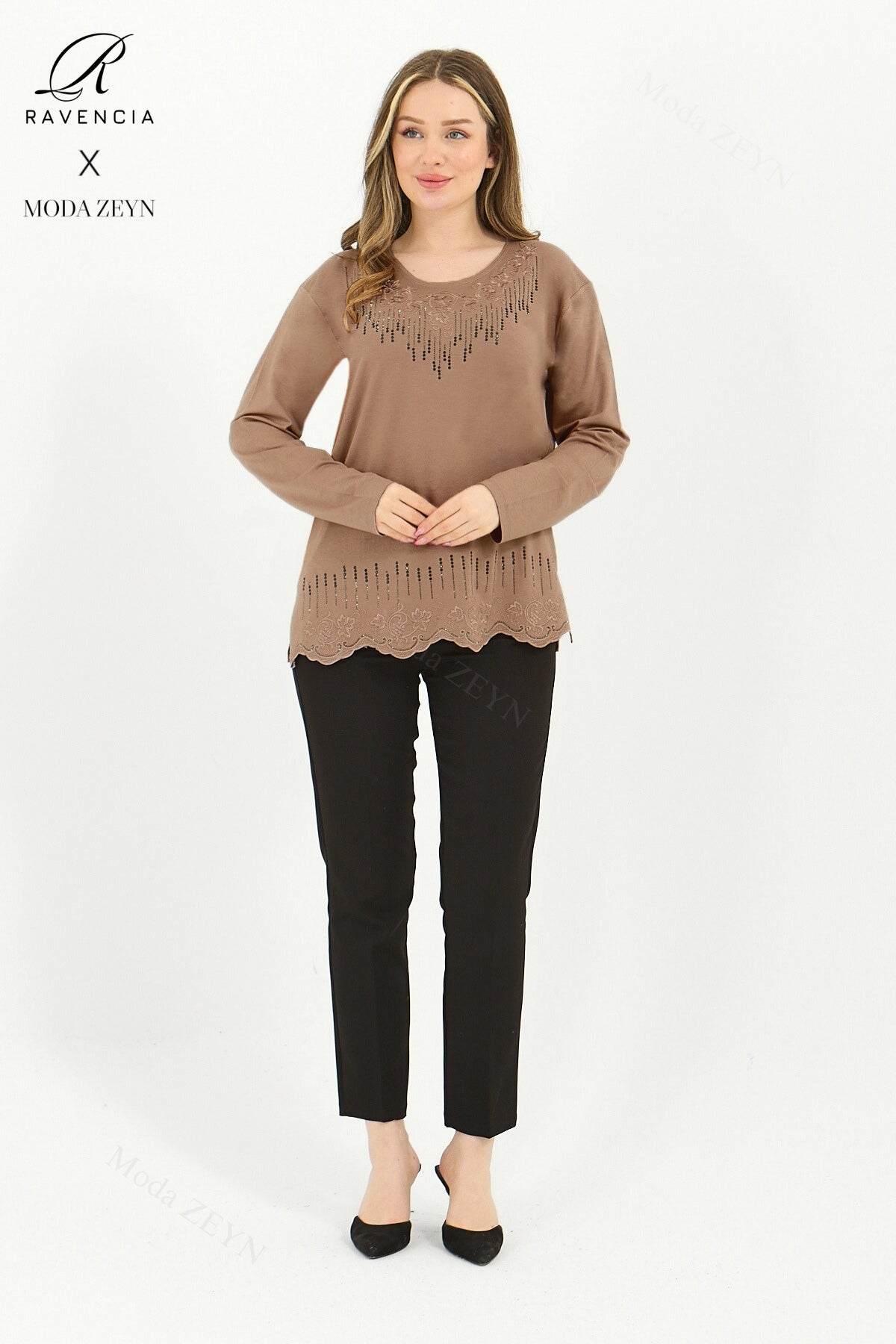 Kadın Orta Yaş Ve Üzeri Viskon Damla Desen Taşlı İşlemeli Likralı Bej Anne Penye Bluz