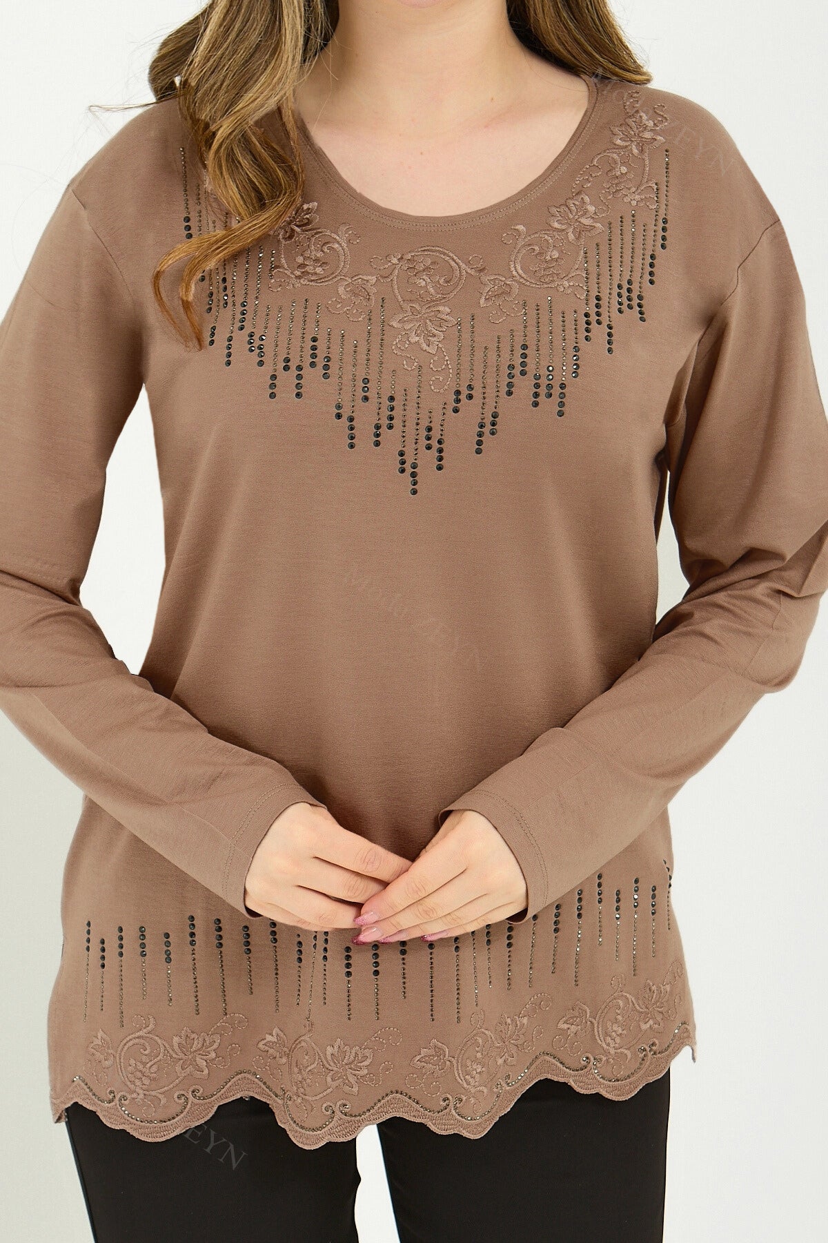 Kadın Orta Yaş Ve Üzeri Viskon Damla Desen Taşlı İşlemeli Likralı Bej Anne Penye Bluz