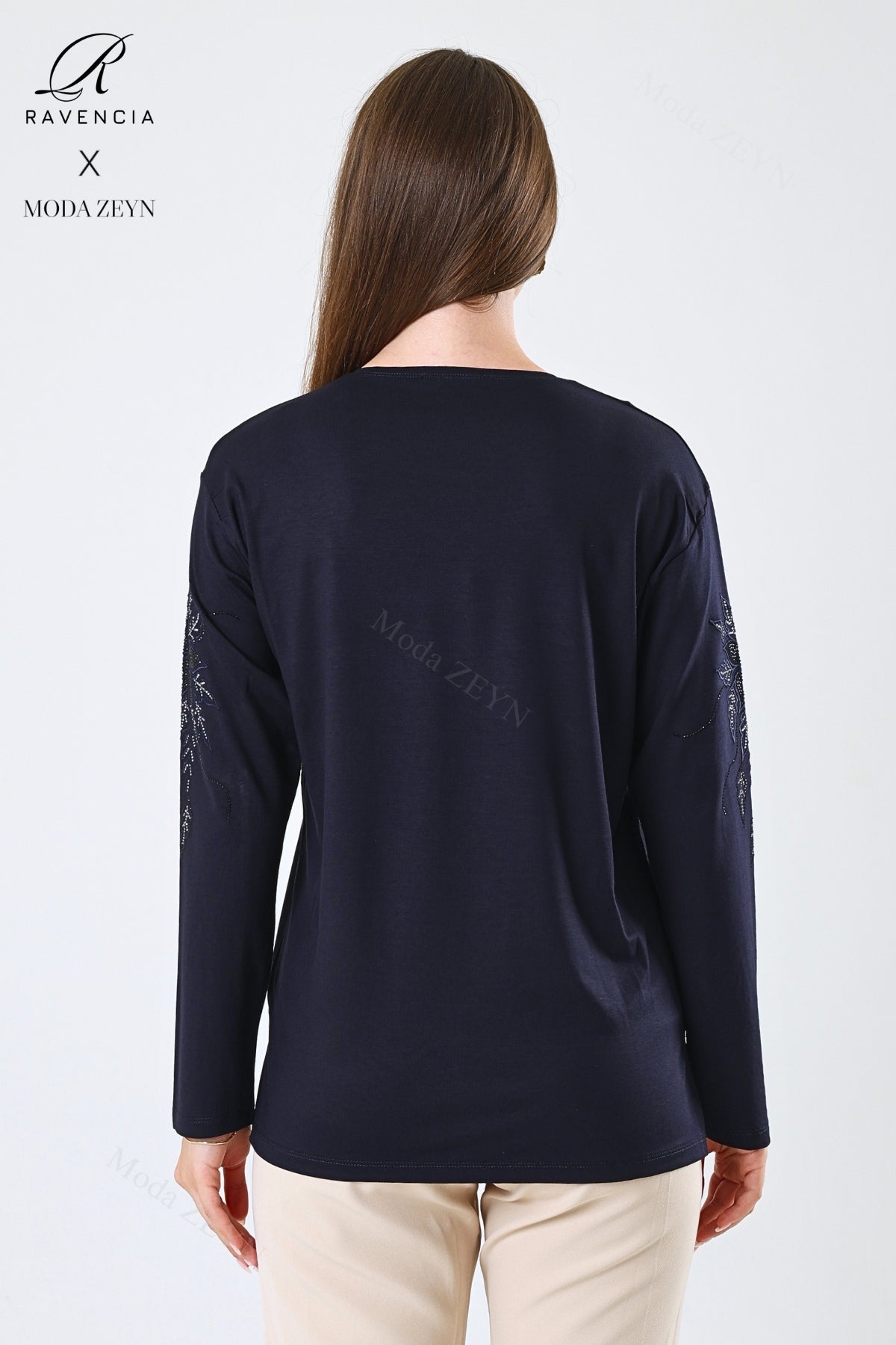 Kadın Çiçek Desenli Taşlı Işlemeli Yırtmaçlı Likralı Viskon Anne Penye Bluz