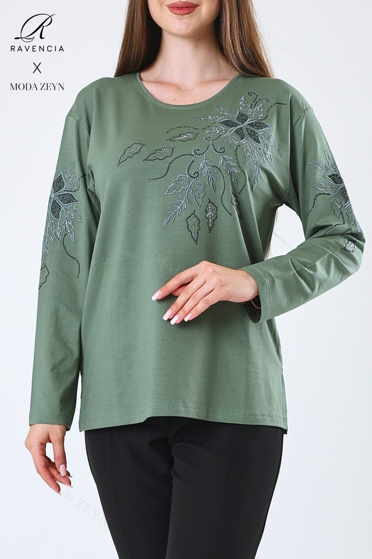 Kadın Çiçek Desenli Taşlı Işlemeli Yırtmaçlı Likralı Viskon Anne Penye Bluz