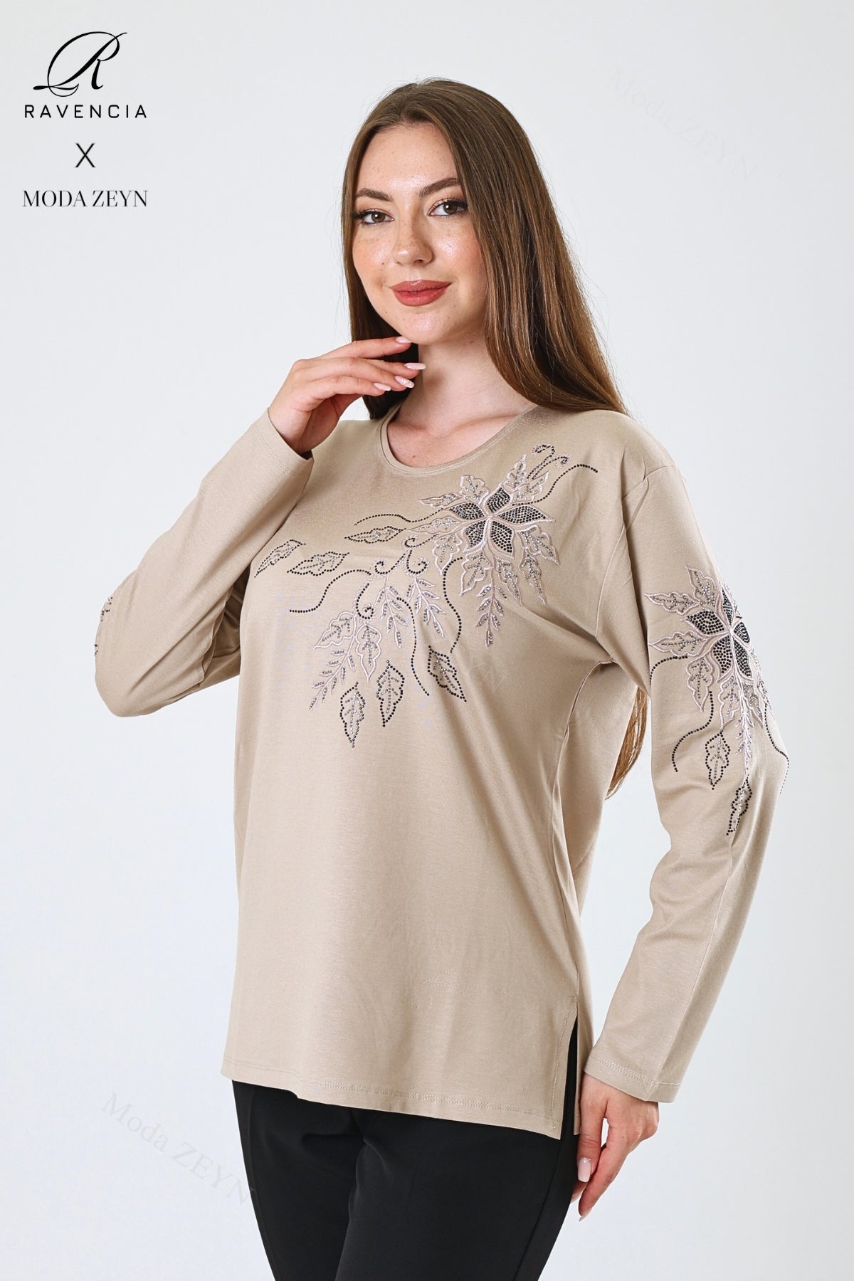 Kadın Çiçek Desenli Taşlı Işlemeli Yırtmaçlı Likralı Viskon Anne Penye Bluz