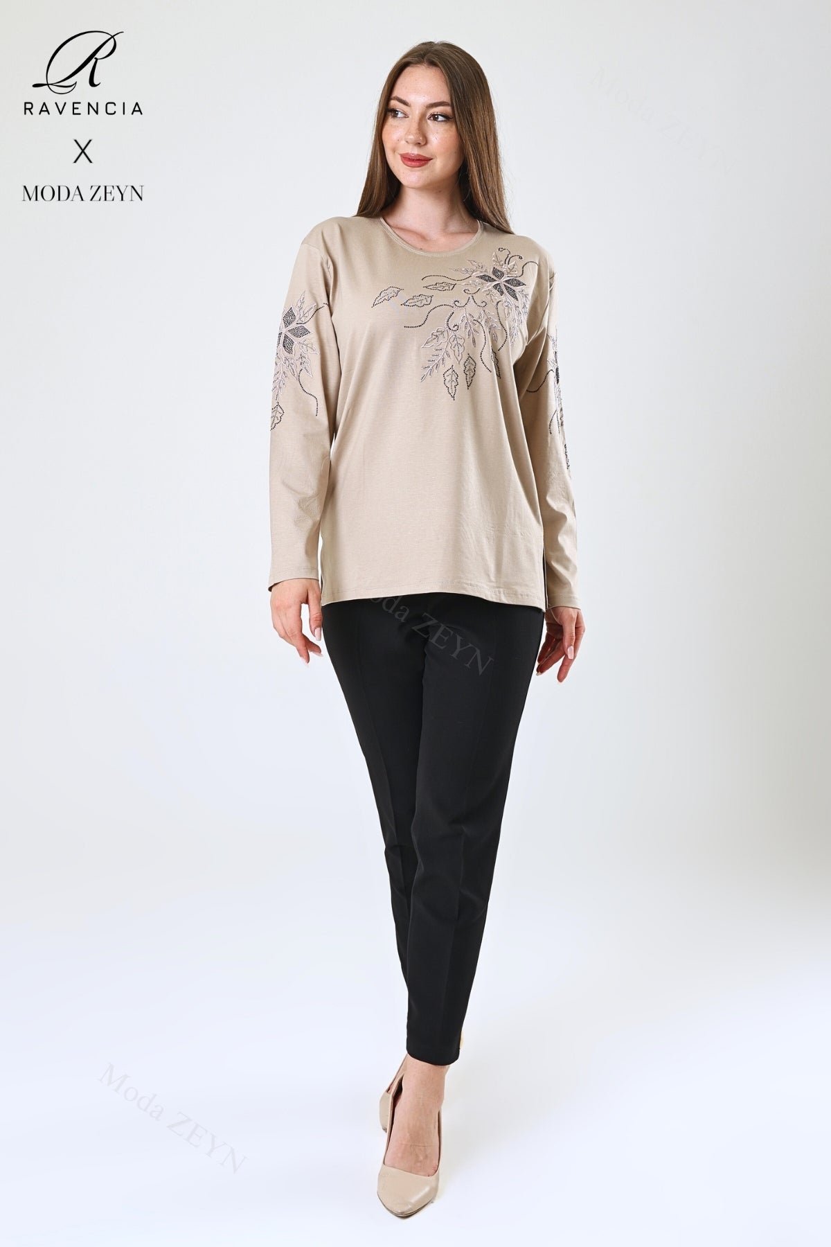 Kadın Çiçek Desenli Taşlı Işlemeli Yırtmaçlı Likralı Viskon Anne Penye Bluz