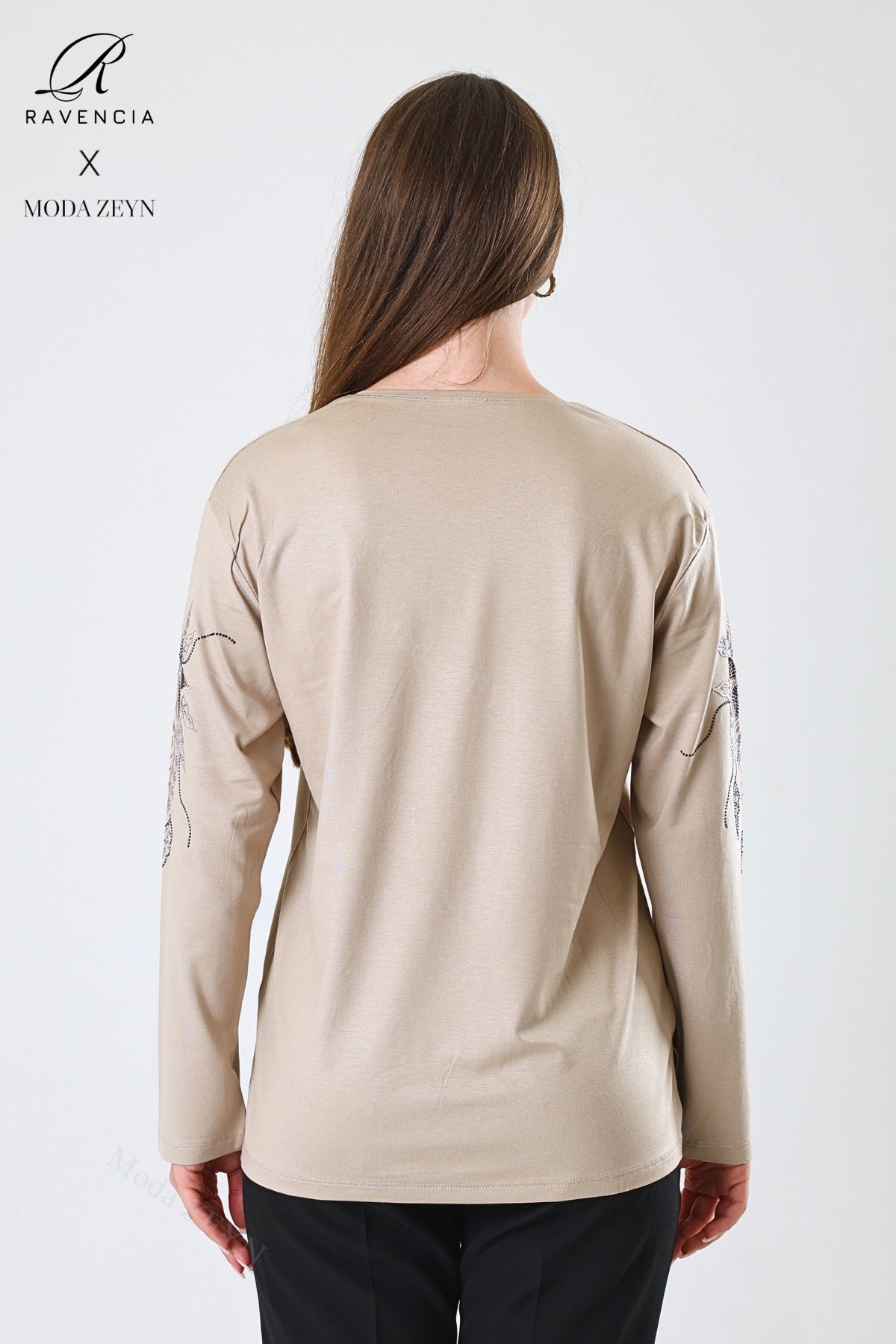 Kadın Çiçek Desenli Taşlı Işlemeli Yırtmaçlı Likralı Viskon Anne Penye Bluz