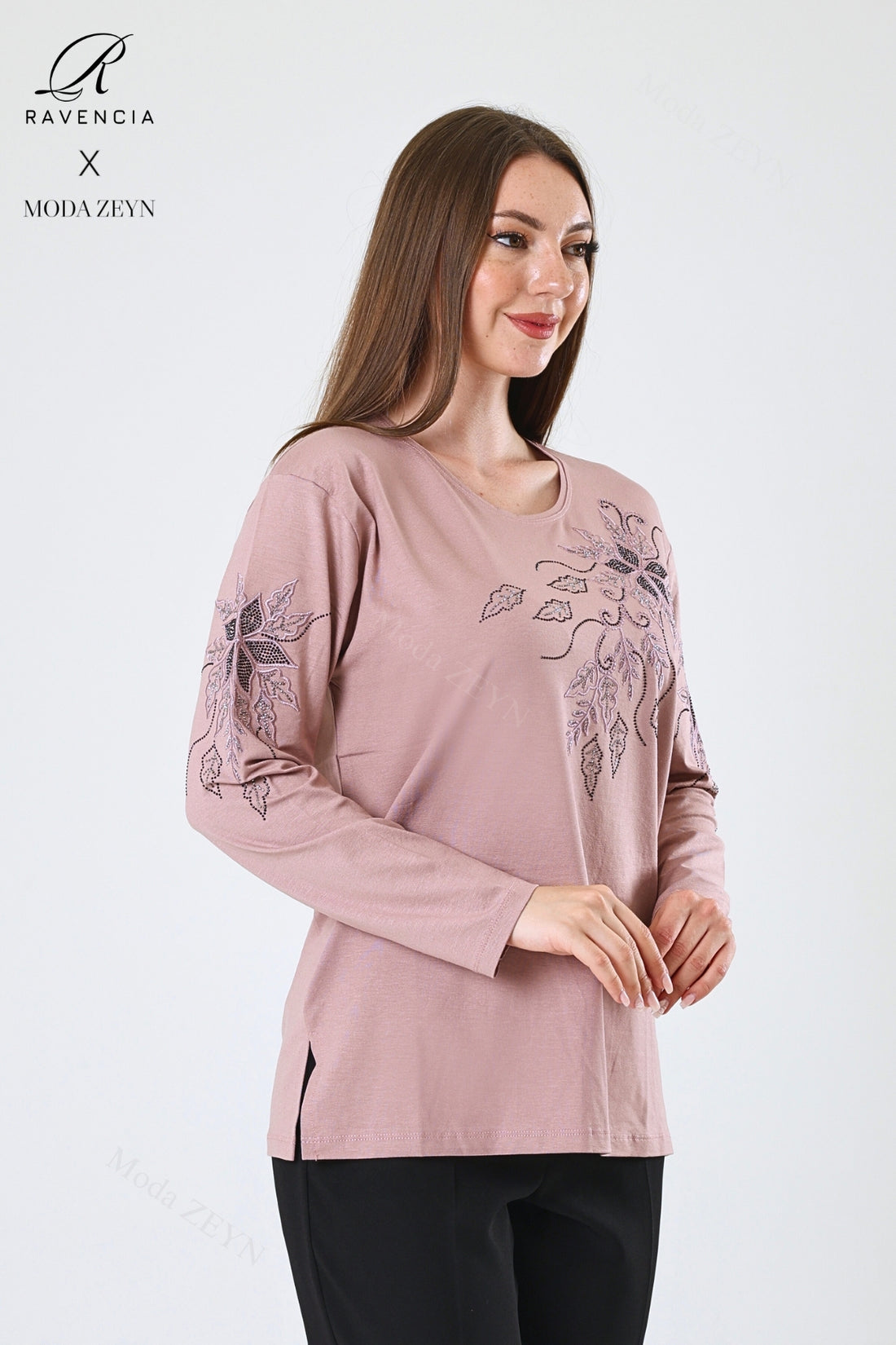 Kadın Çiçek Desenli Taşlı Işlemeli Yırtmaçlı Likralı Viskon Anne Penye Bluz