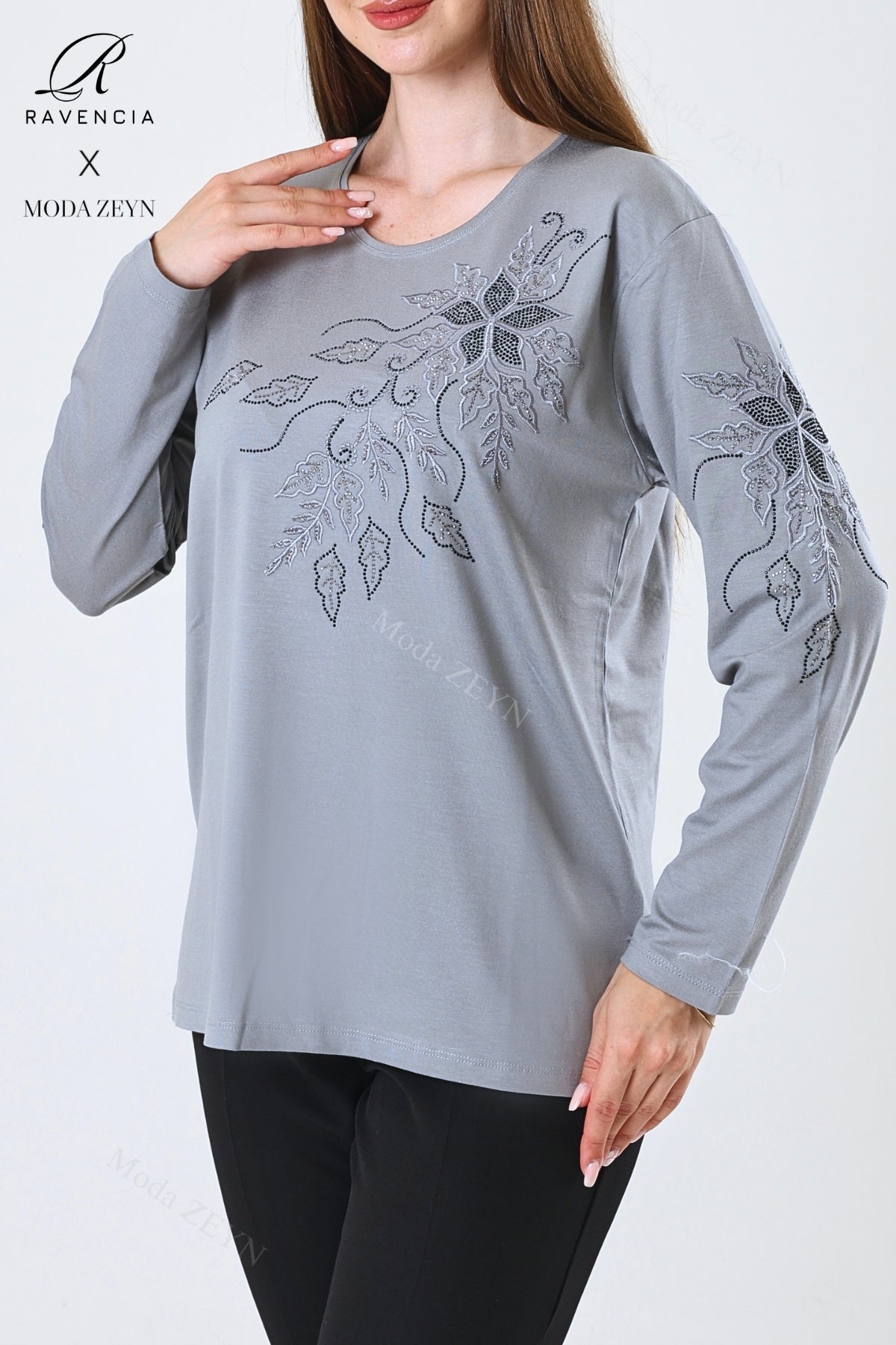 Kadın Çiçek Desenli Taşlı Işlemeli Yırtmaçlı Likralı Viskon Anne Penye Bluz