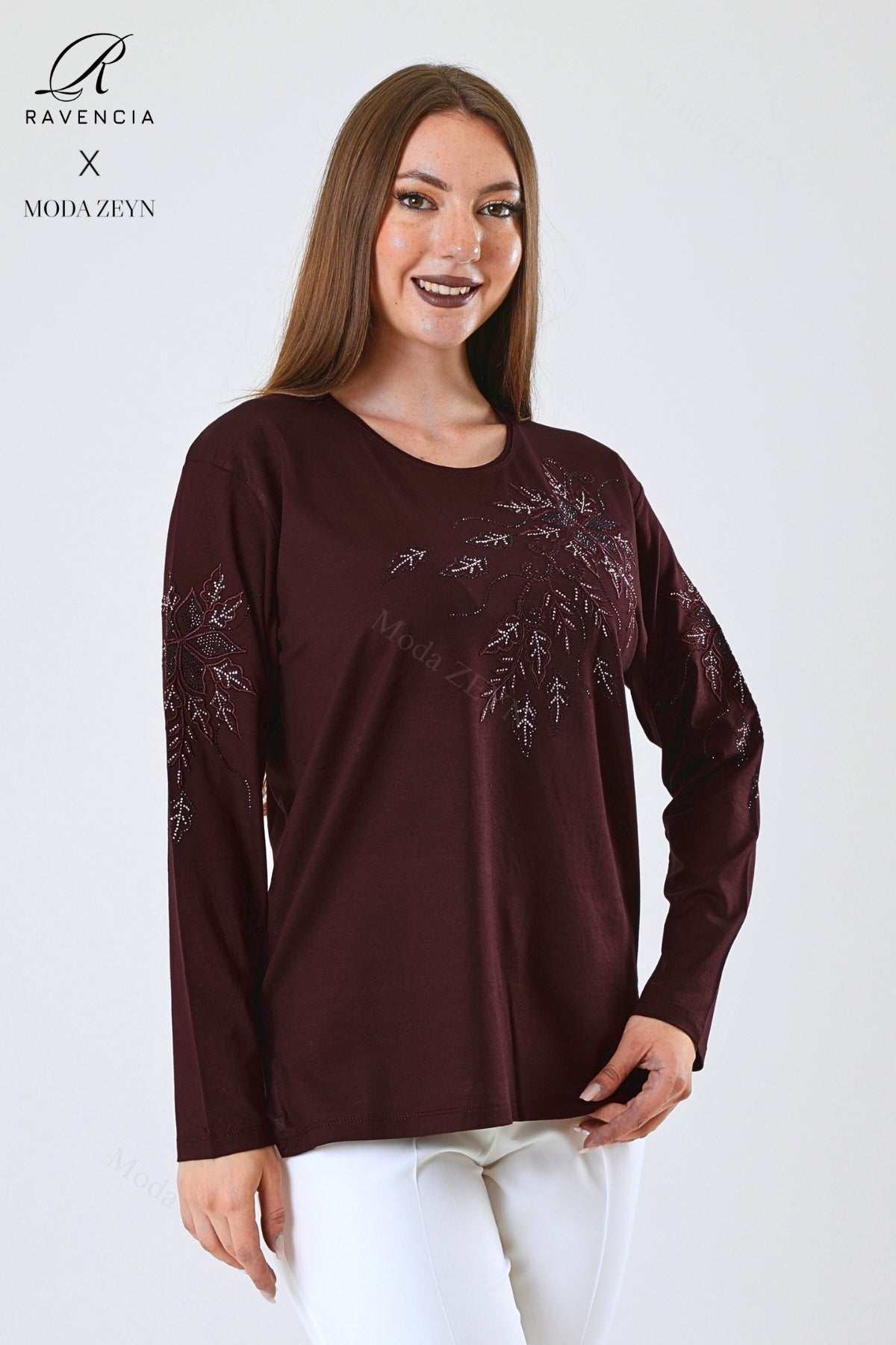 Kadın Çiçek Desenli Taşlı Işlemeli Yırtmaçlı Likralı Viskon Anne Penye Bluz