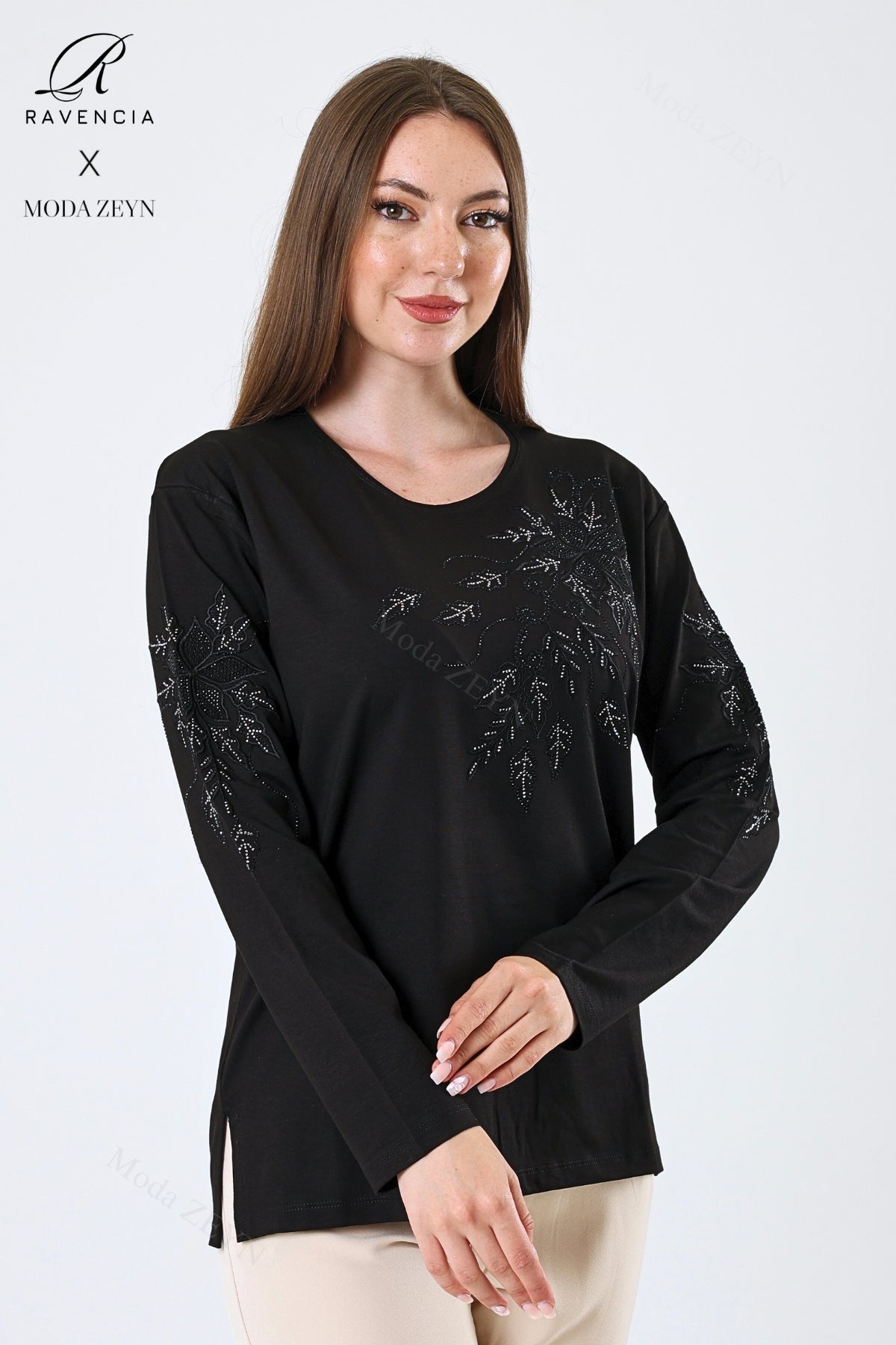 Kadın Çiçek Desenli Taşlı Işlemeli Yırtmaçlı Likralı Viskon Anne Penye Bluz