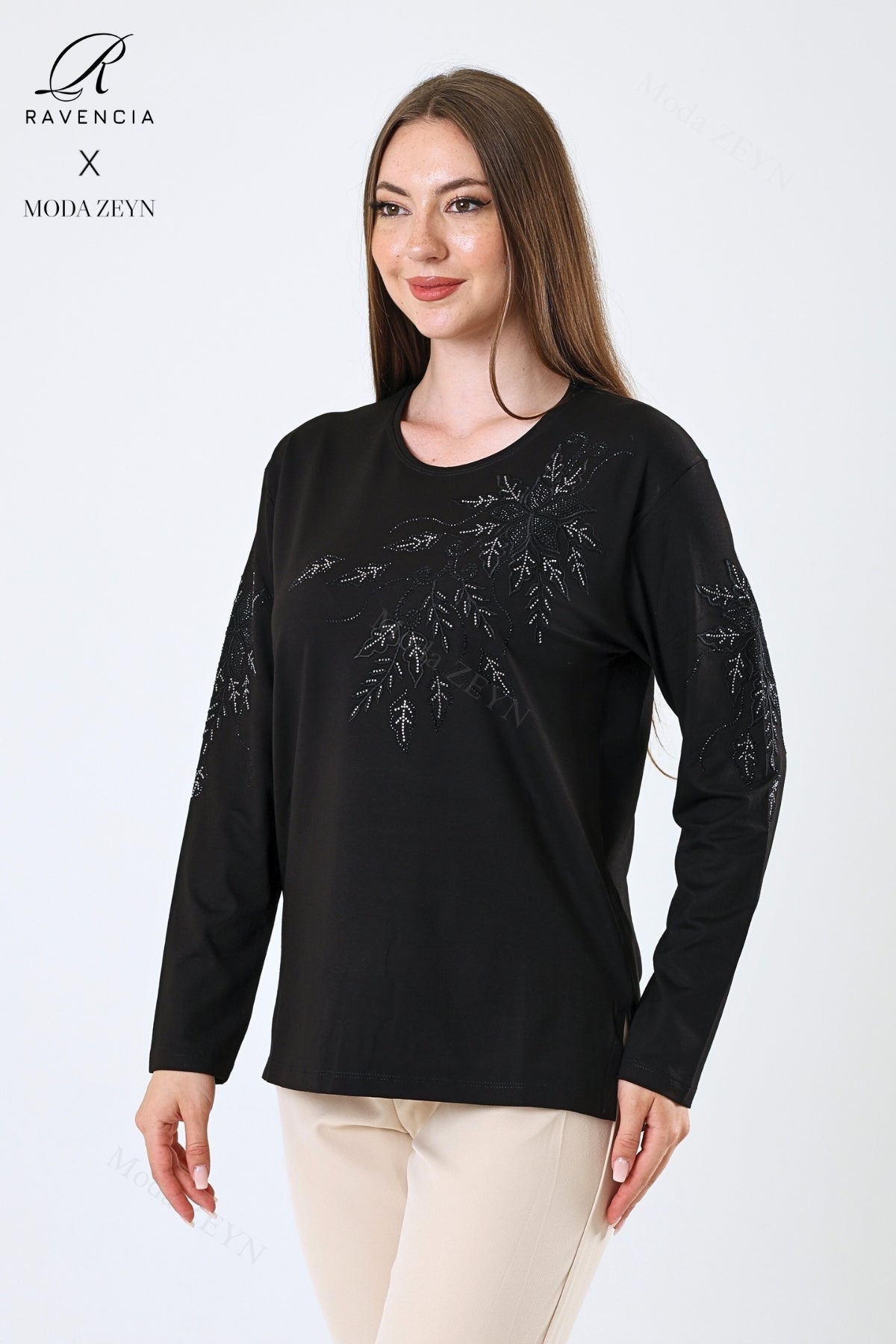 Kadın Çiçek Desenli Taşlı Işlemeli Yırtmaçlı Likralı Viskon Anne Penye Bluz