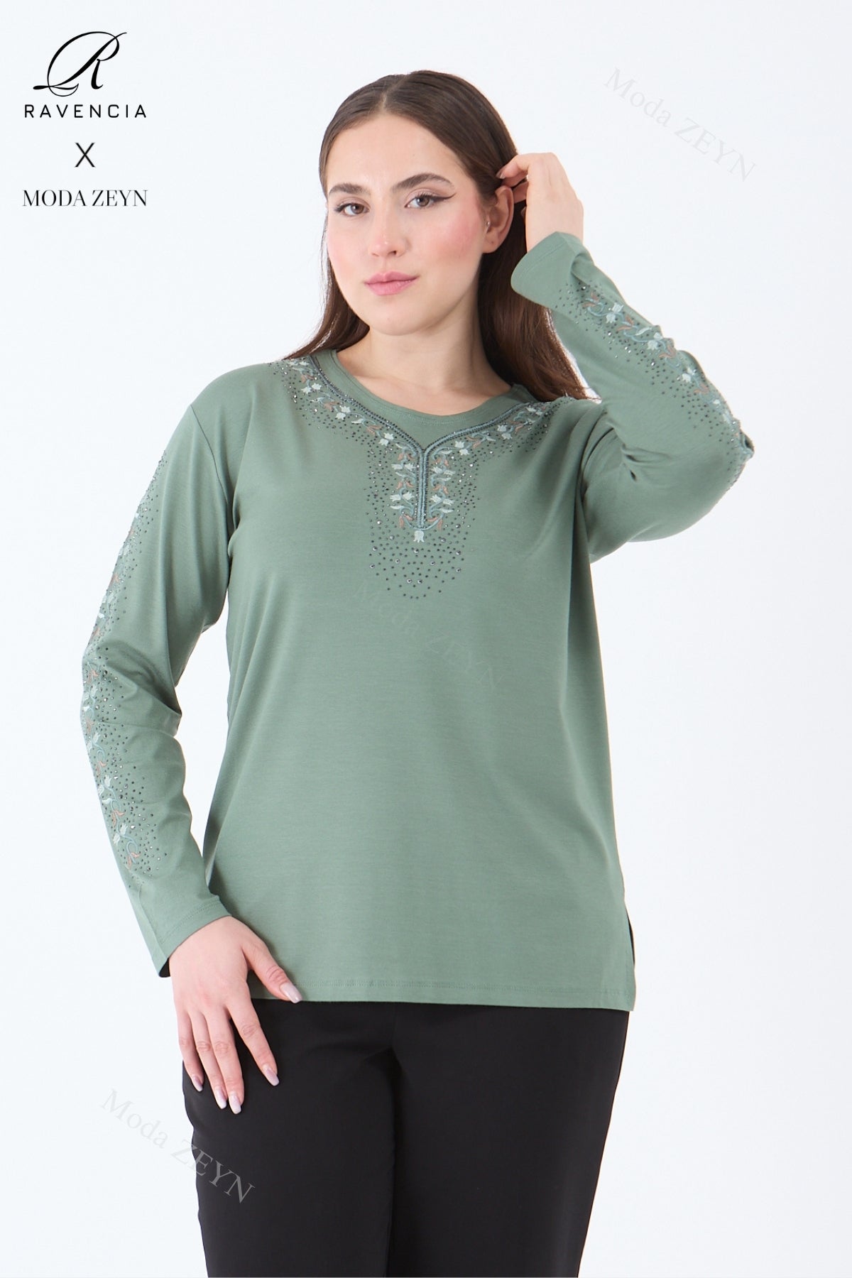 Kadın Şerit Çiçek Desen Taşlı Işlemeli Yırtmaçlı Likralı Viskon Anne Penye Bluz