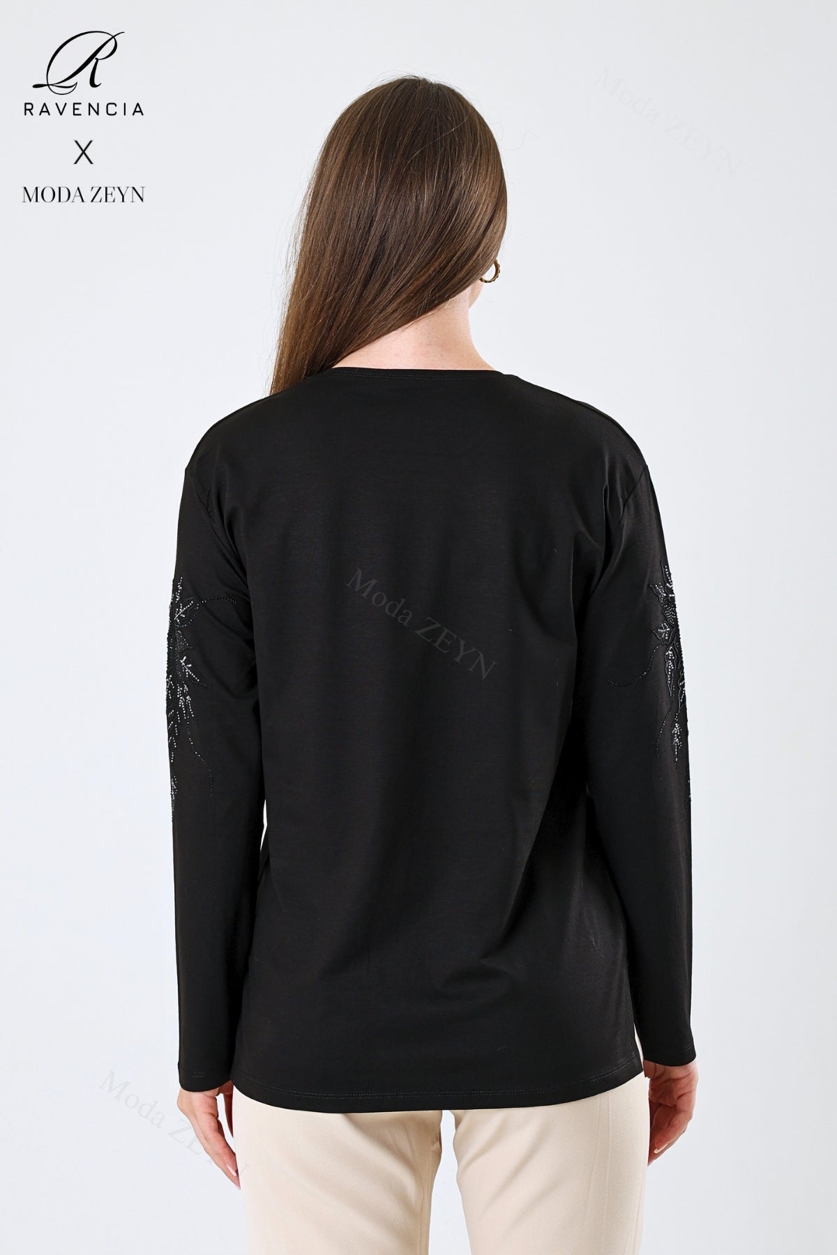 Kadın Çiçek Desenli Taşlı Işlemeli Yırtmaçlı Likralı Viskon Anne Penye Bluz