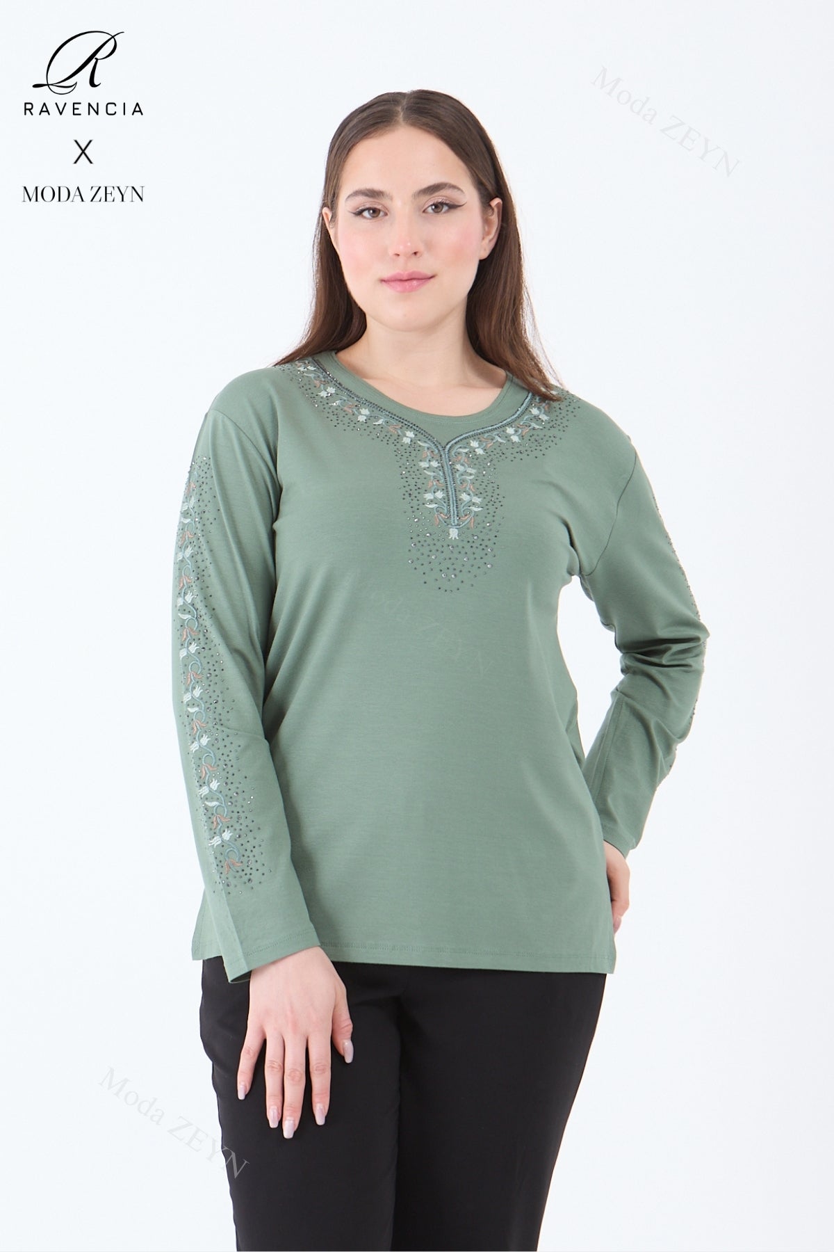 Kadın Şerit Çiçek Desen Taşlı Işlemeli Yırtmaçlı Likralı Viskon Anne Penye Bluz