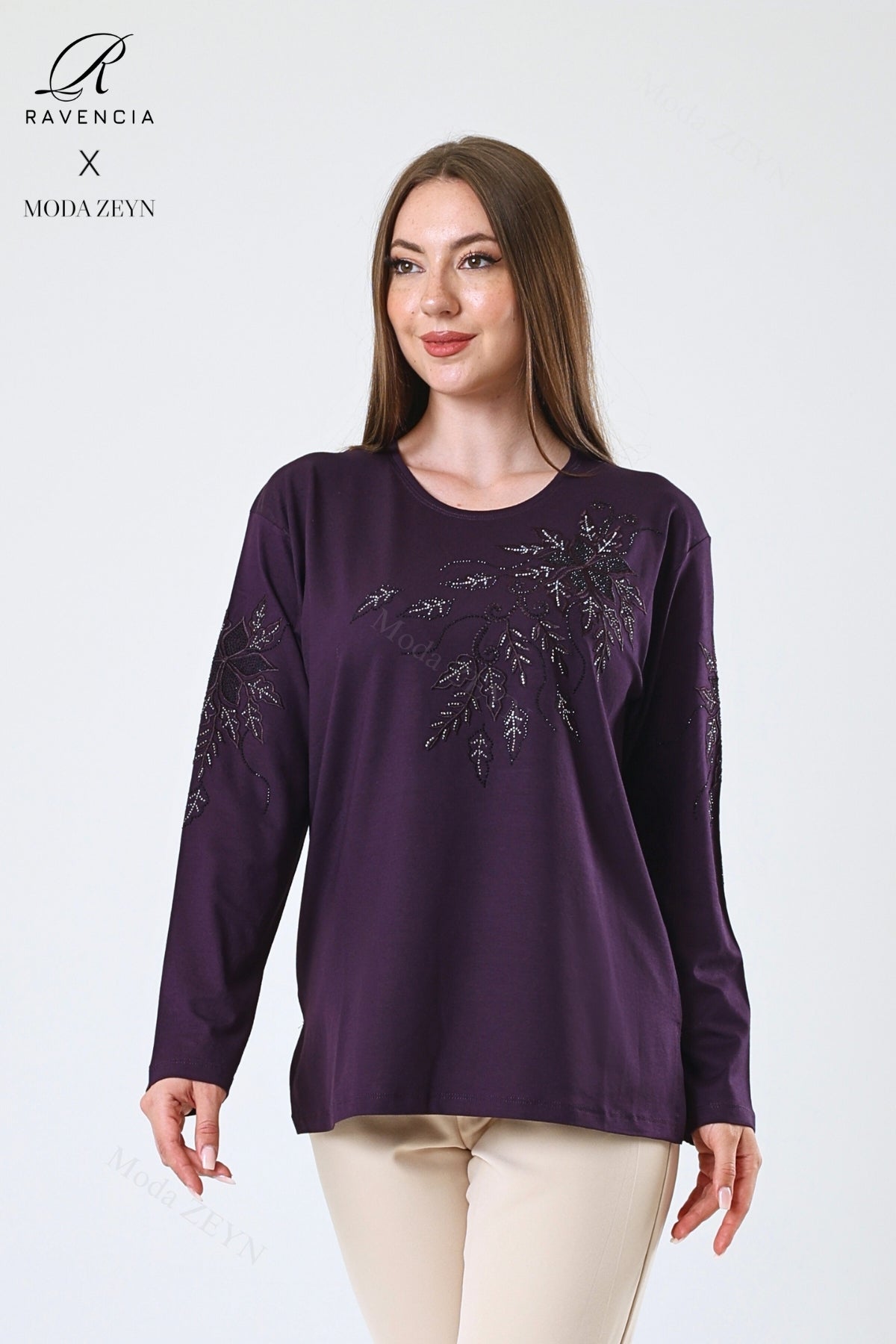 Kadın Çiçek Desenli Taşlı Işlemeli Yırtmaçlı Likralı Viskon Anne Penye Bluz