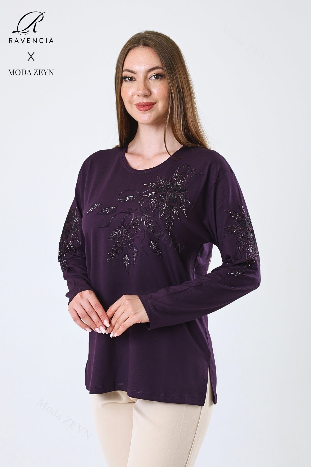 Kadın Çiçek Desenli Taşlı Işlemeli Yırtmaçlı Likralı Viskon Anne Penye Bluz